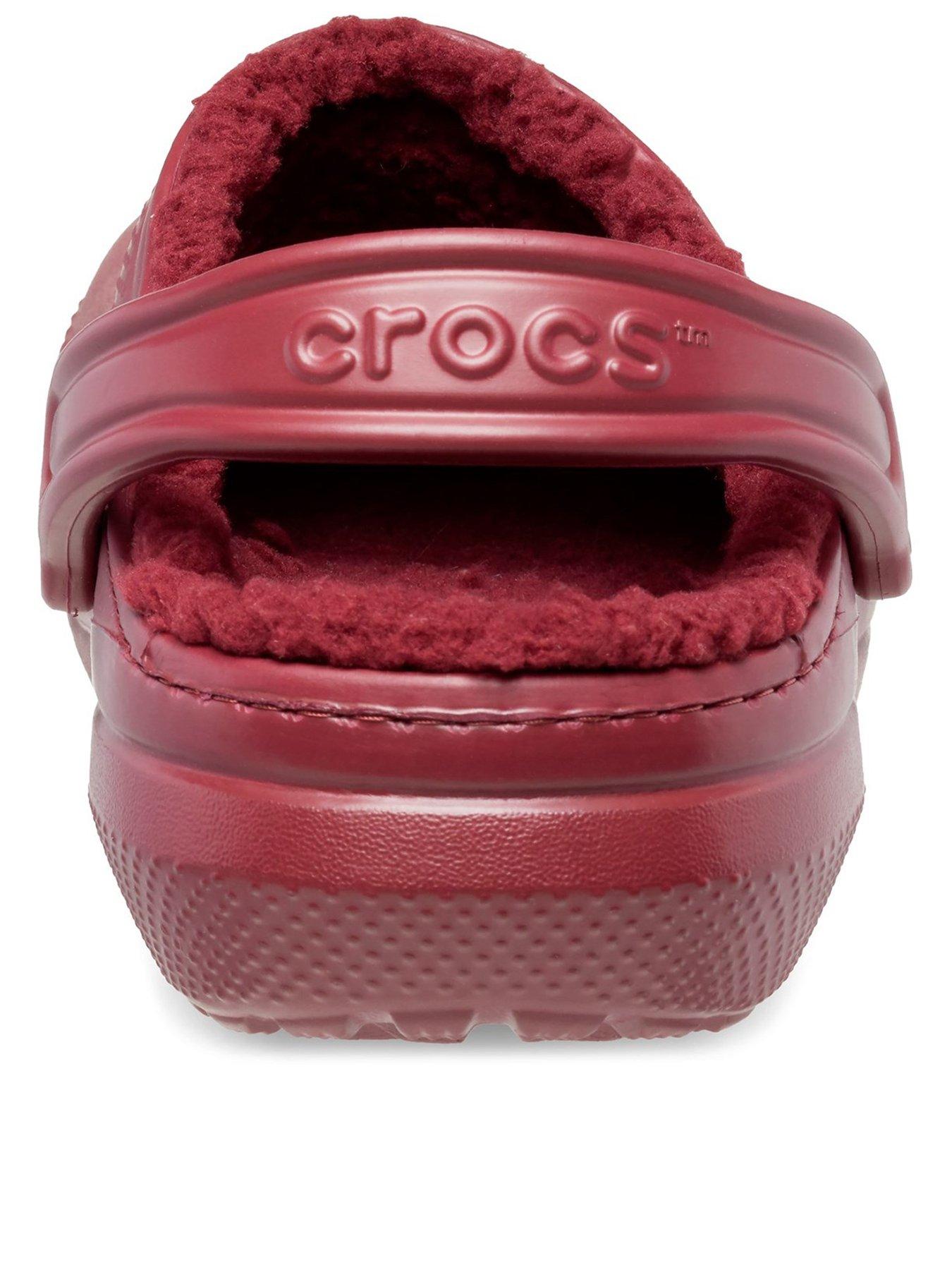 Red fuzzy lined online crocs