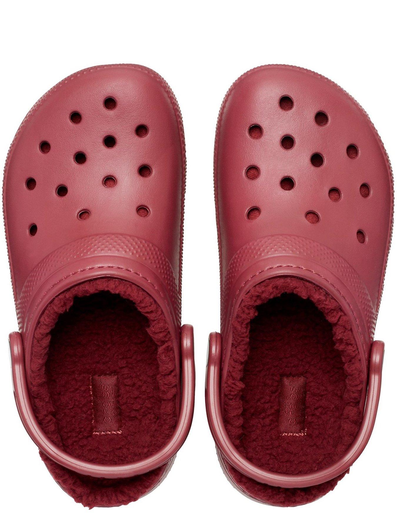 Maroon discount lined crocs