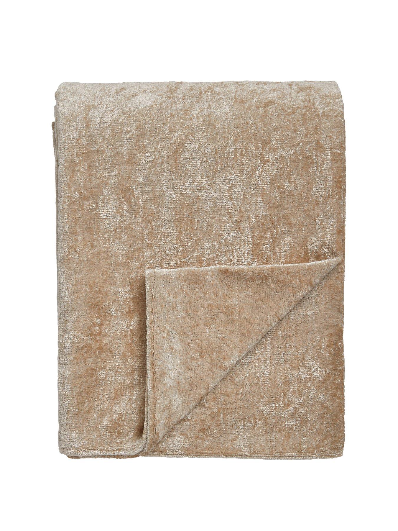 cascade-home-laura-crushed-velvet-throw-champagne