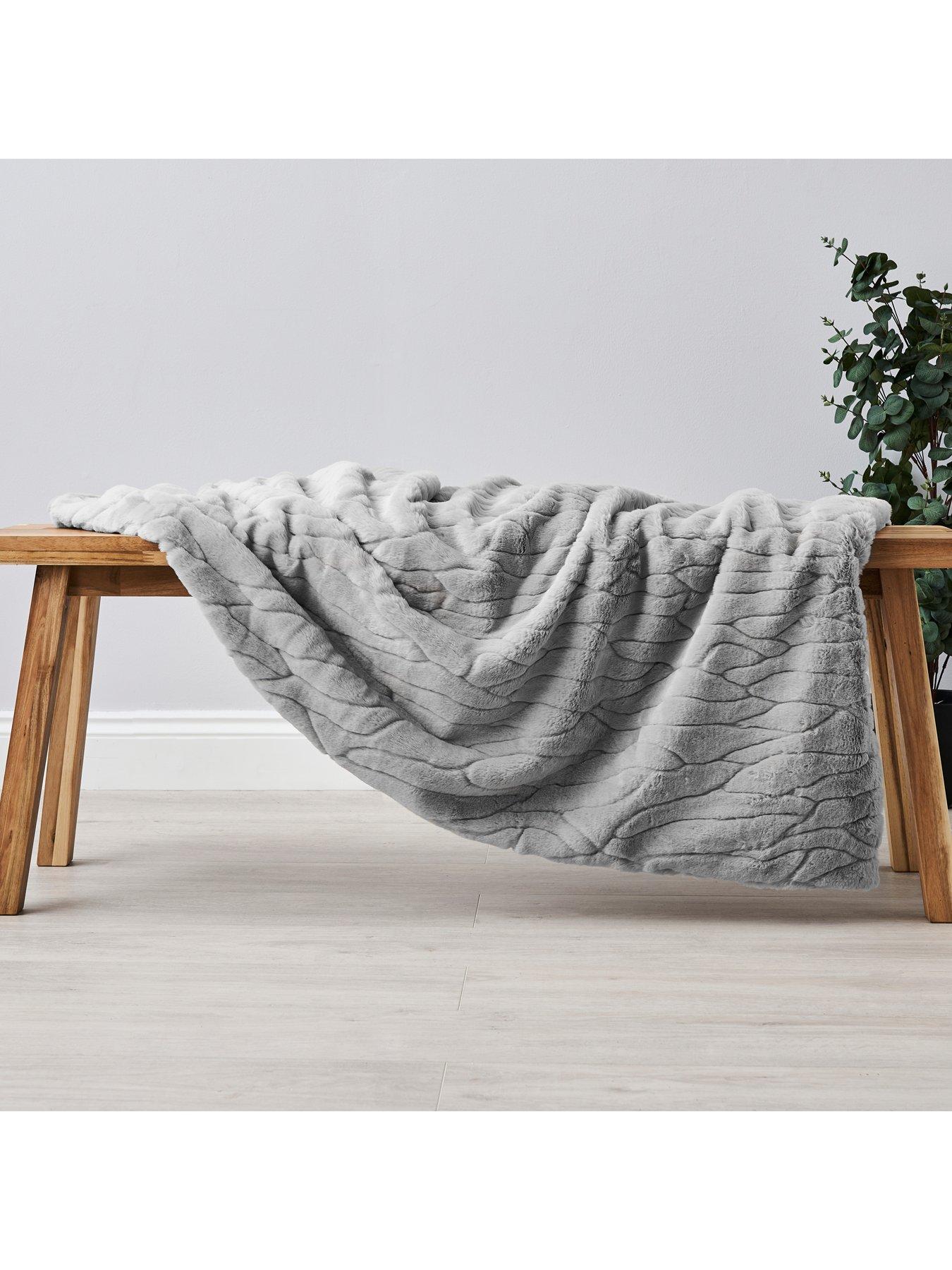 very-home-bergen-faux-fur-throw-cream