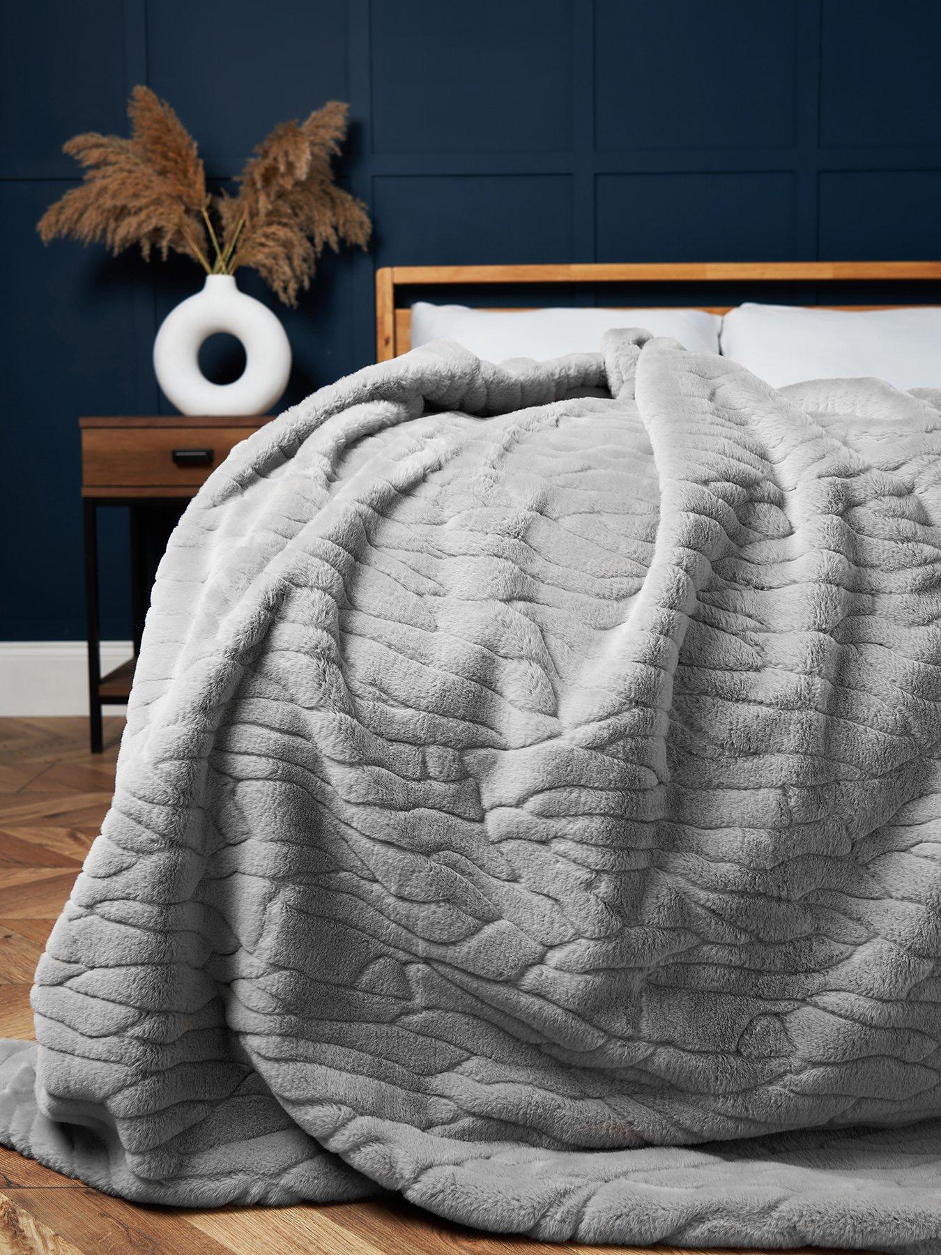The Very Collection Bergen Faux Fur Throw - Cream