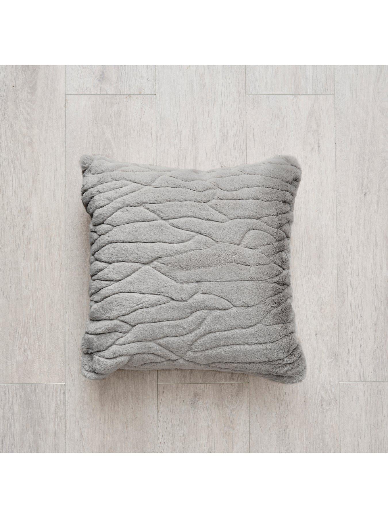 very-home-bergen-faux-fur-cushion