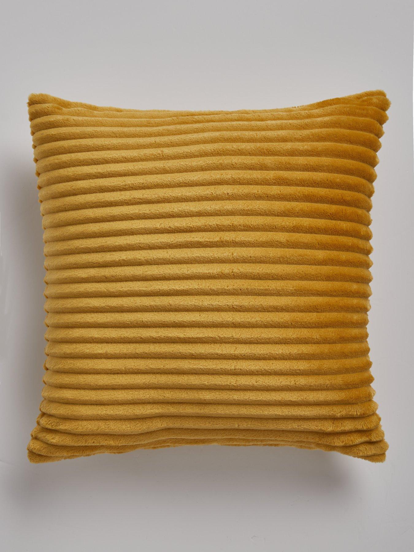 very-home-ribbon-velour-cushion