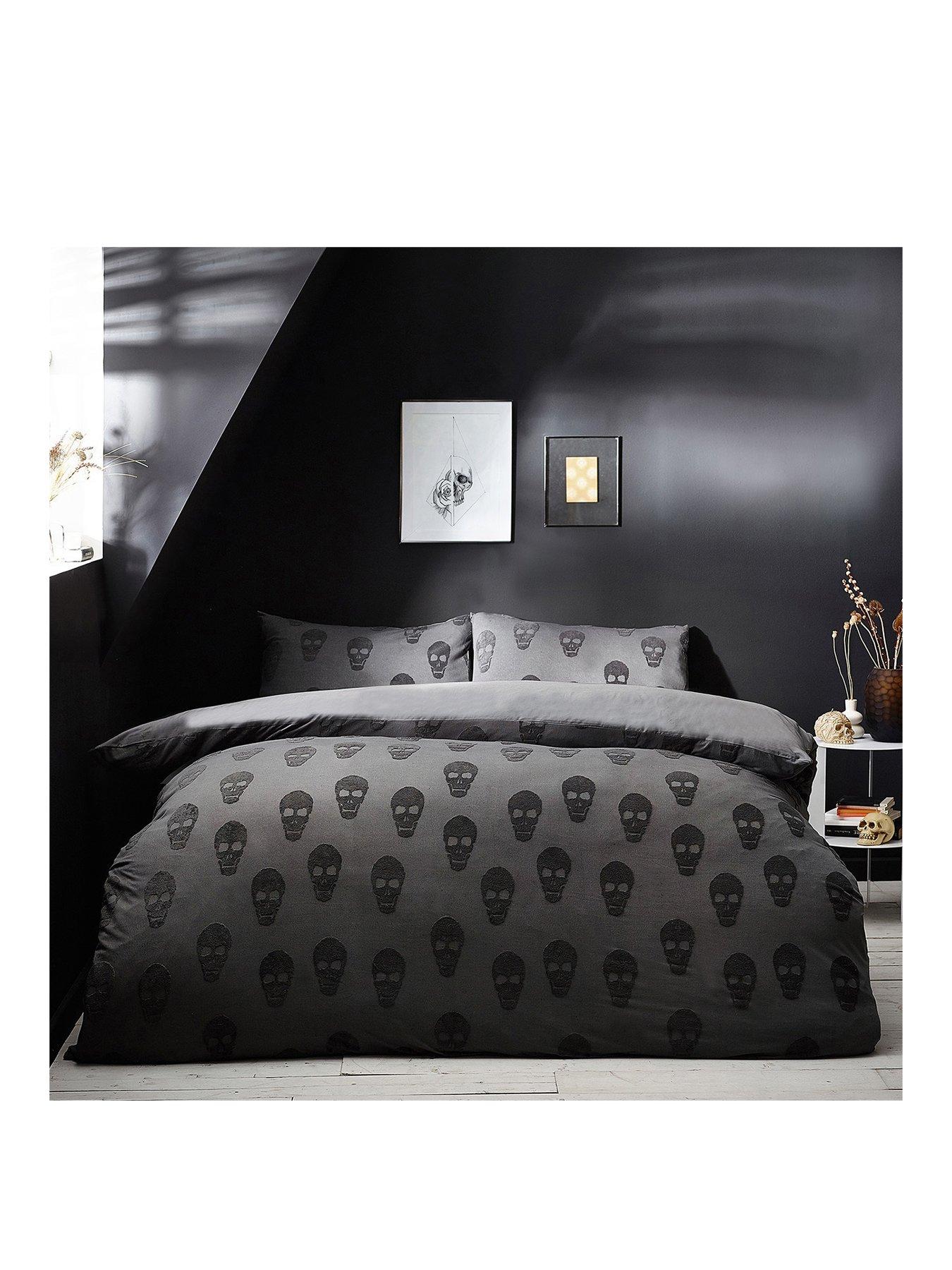 furn-tufted-skulls-black-duvet-set-kingstillFront