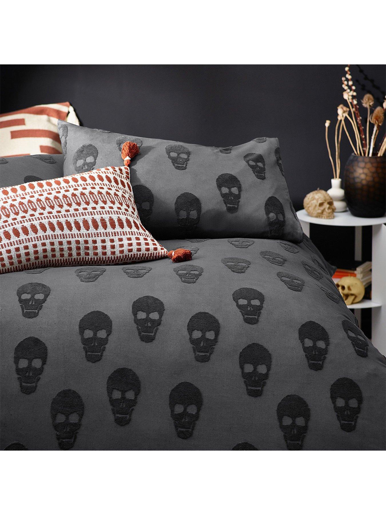 furn-tufted-skulls-black-duvet-set-kingback