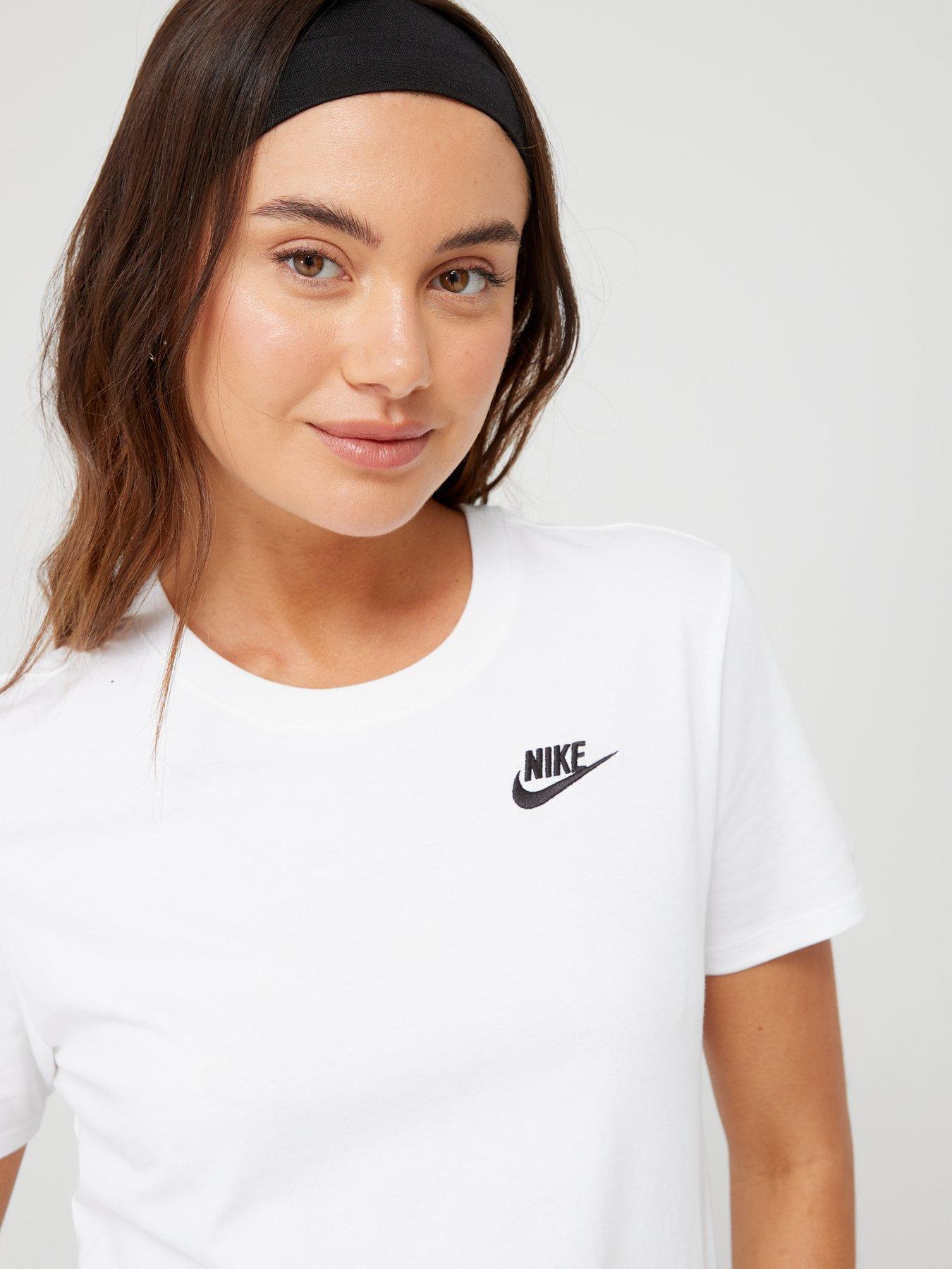 nike-club-t-shirt-whiteoutfit