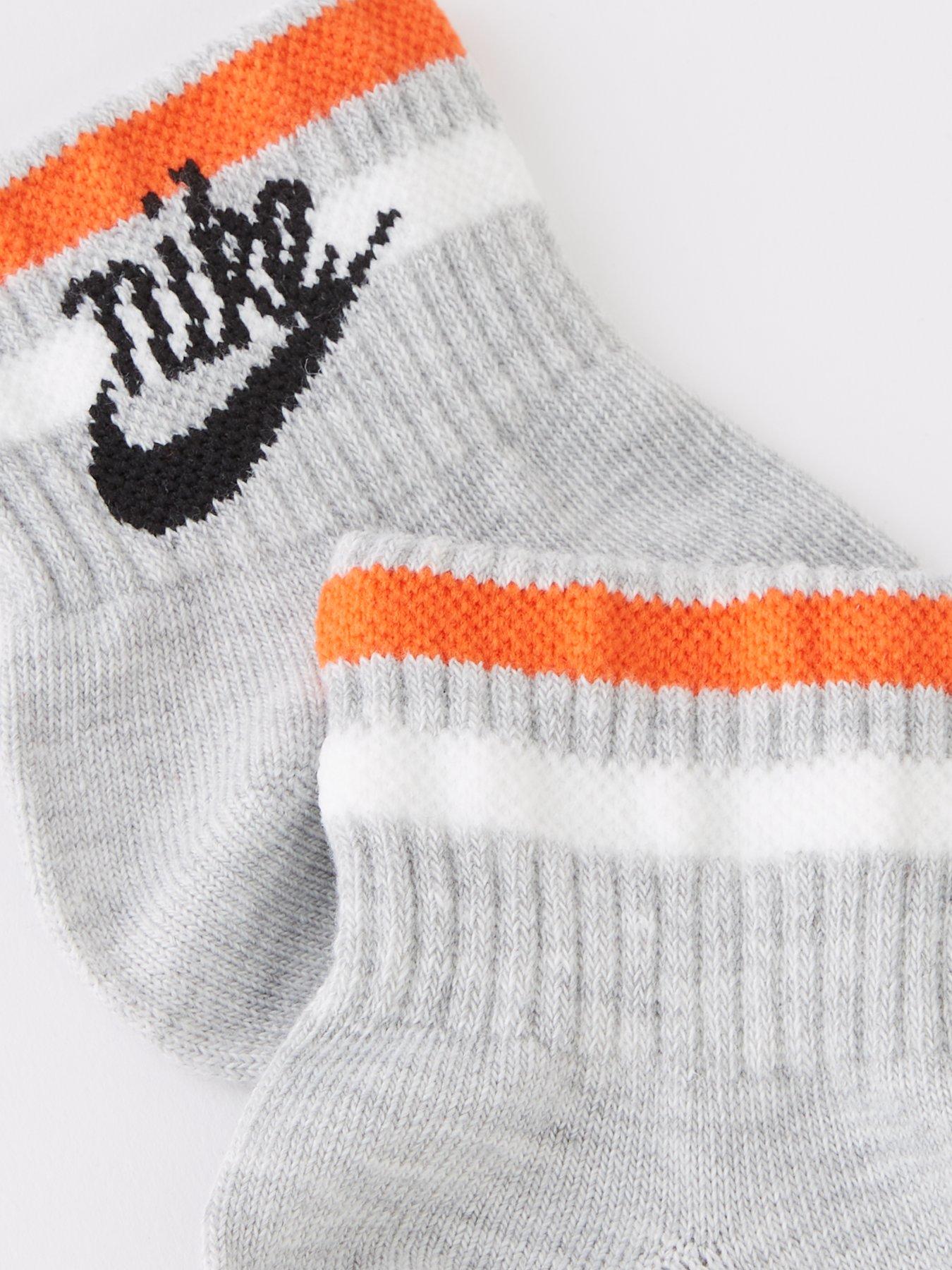 White and orange nike on sale socks