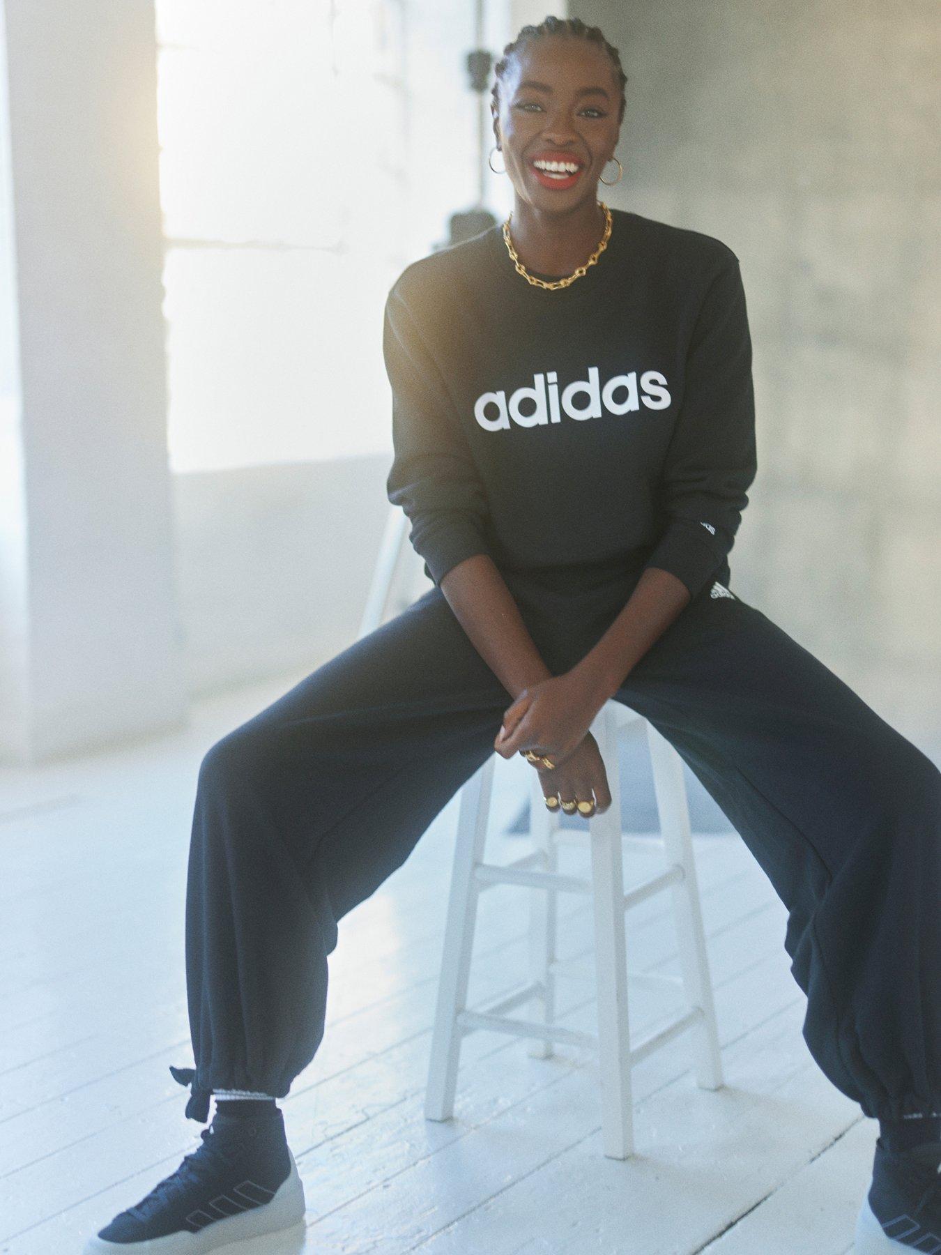 adidas-sportswear-essentials-linear-sweatshirt-blackwhite