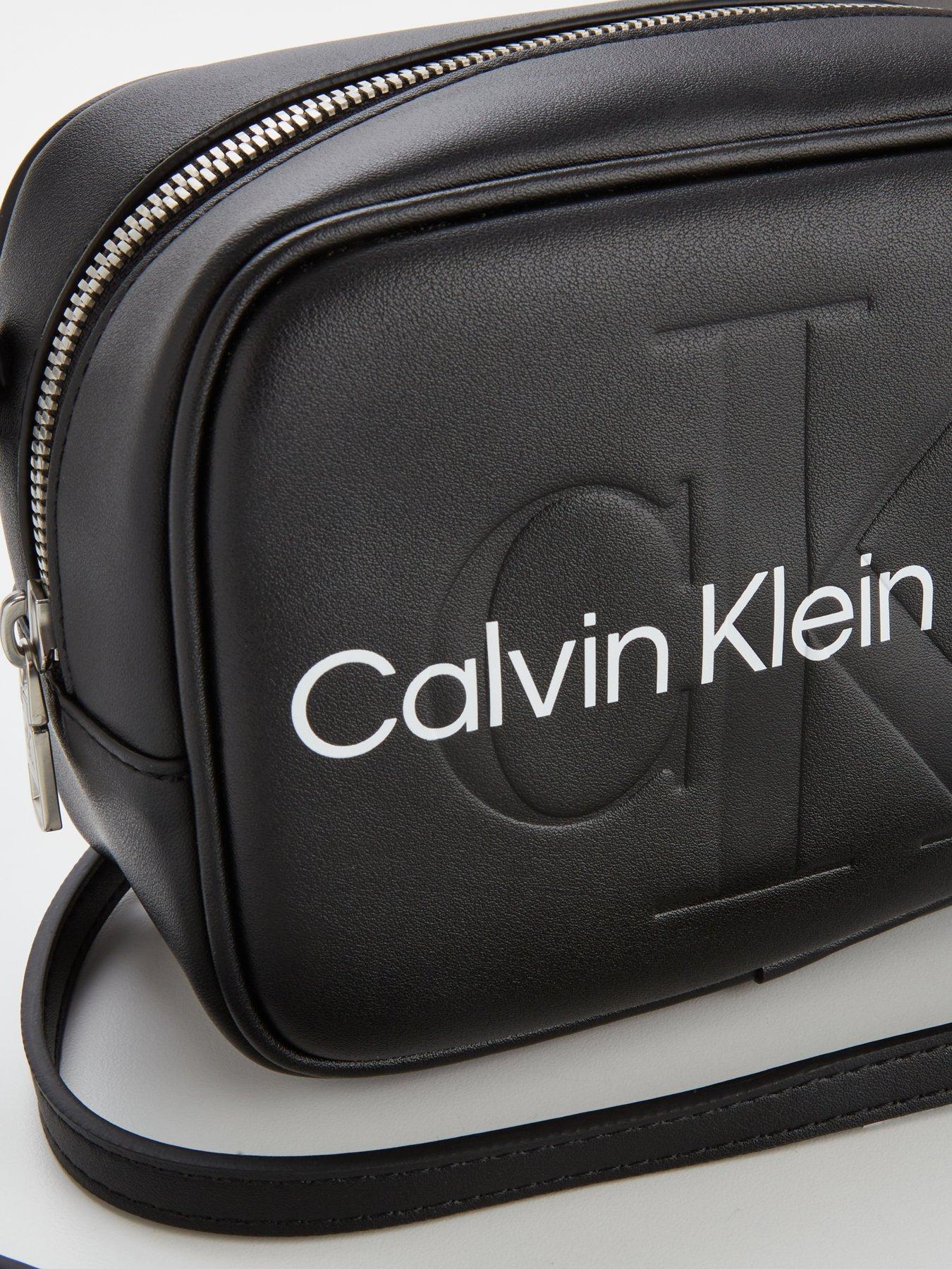 calvin-klein-jeans-camera-crossbody-bag-blackoutfit