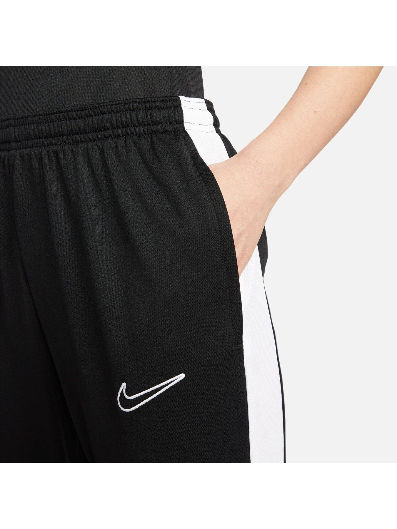 nike-academy-23-pants-blackwhiteoutfit