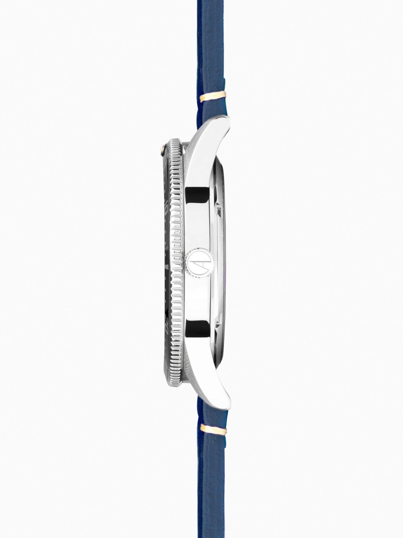 accurist-dive-mens-blue-leather-strap-analogue-watchdetail