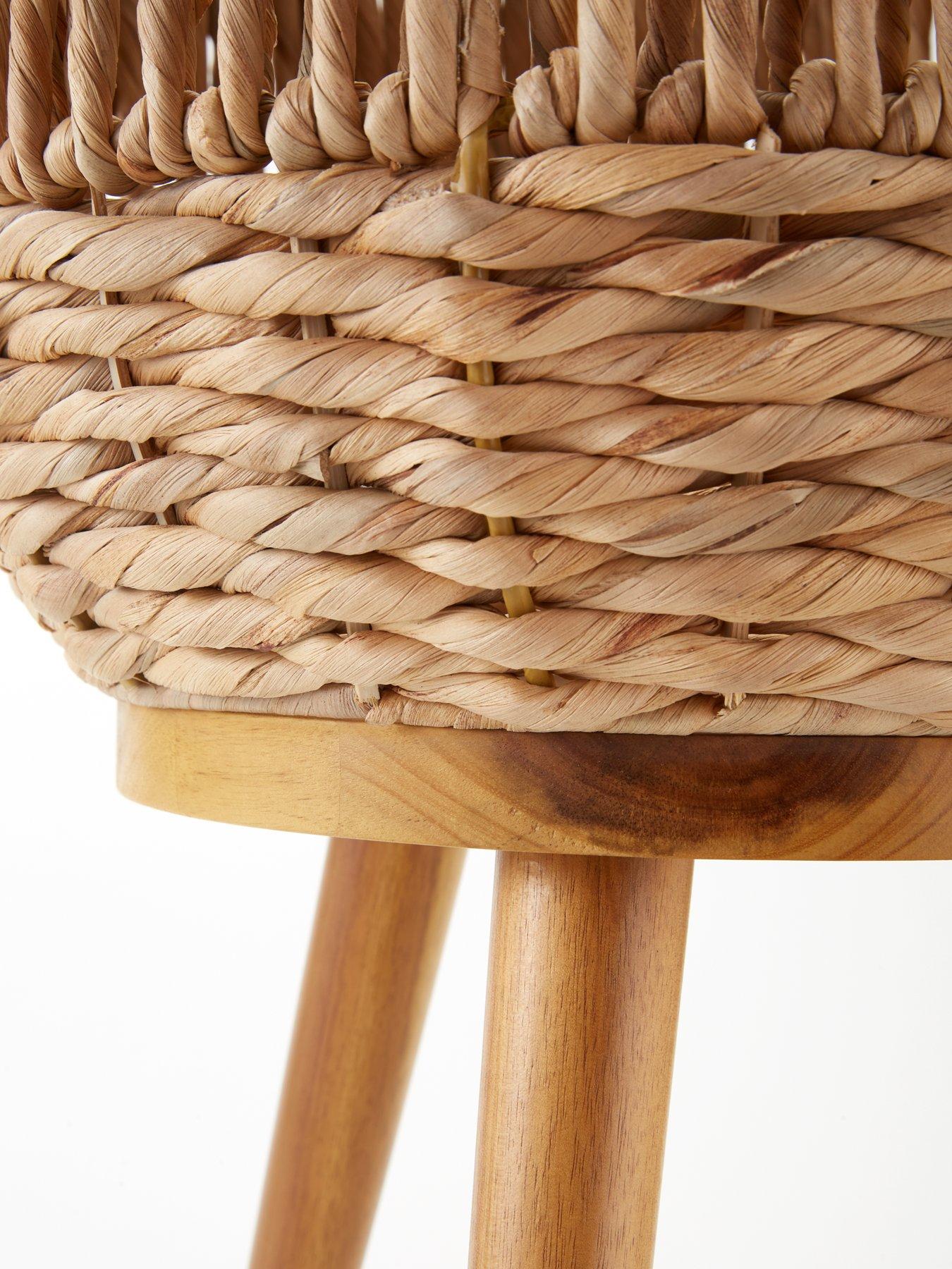 the-very-collection-water-hyacinth-planter-on-wooden-legsdetail