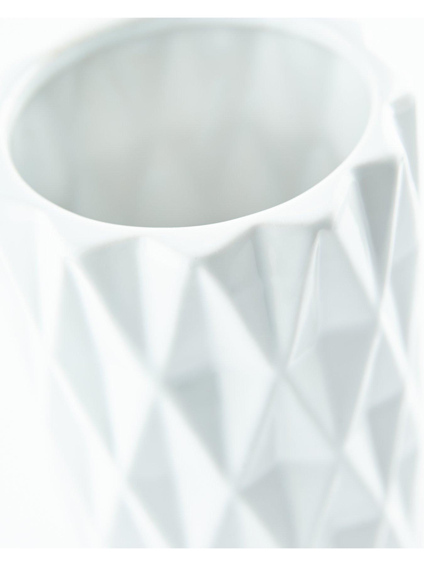 the-very-collection-white-geo-vaseoutfit