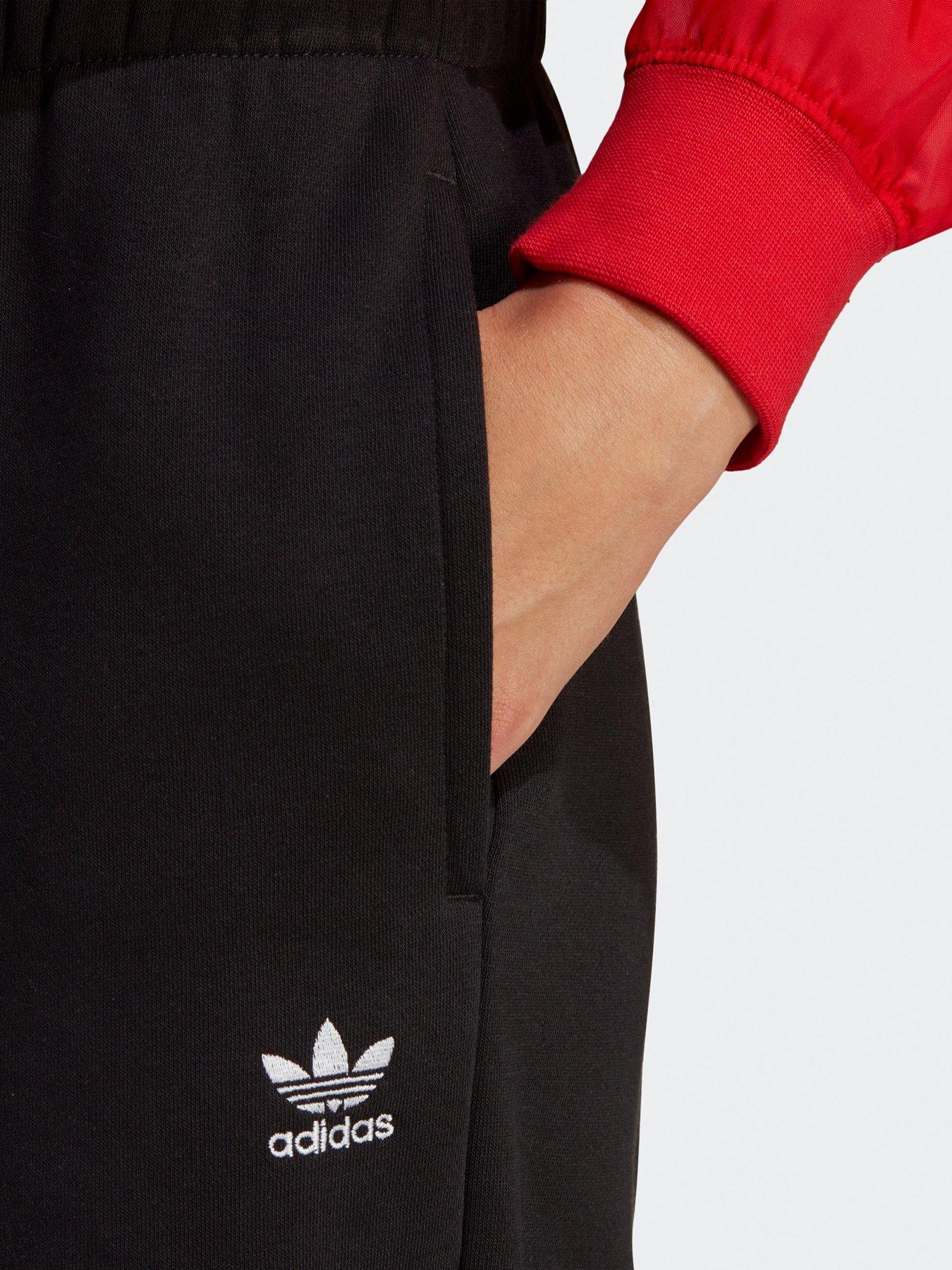 adidas-originals-pants-blackoutfit