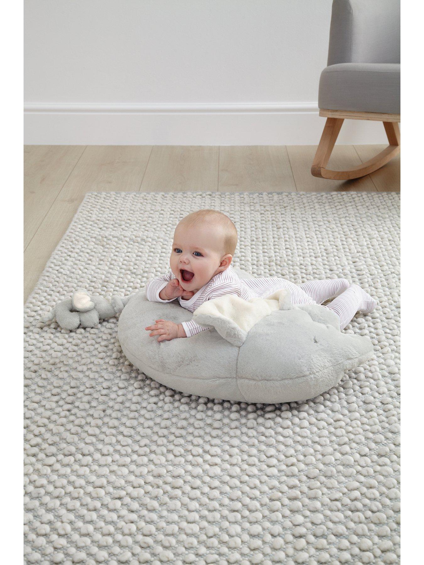 mamas-papas-tummy-time-snugglerug-elephant-amp-baby-greyoutfit