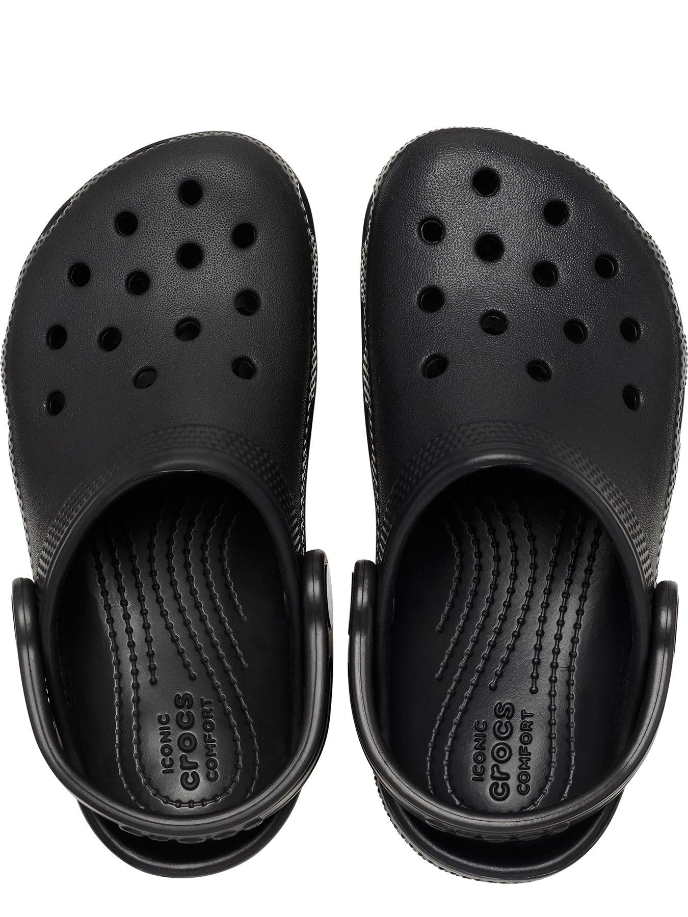 crocs-crocs-kids-classic-clog-blackoutfit