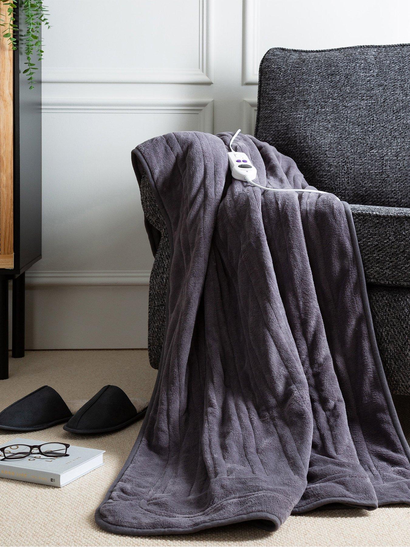 slumberdown-comfy-hugs-heated-throw-in-greyback