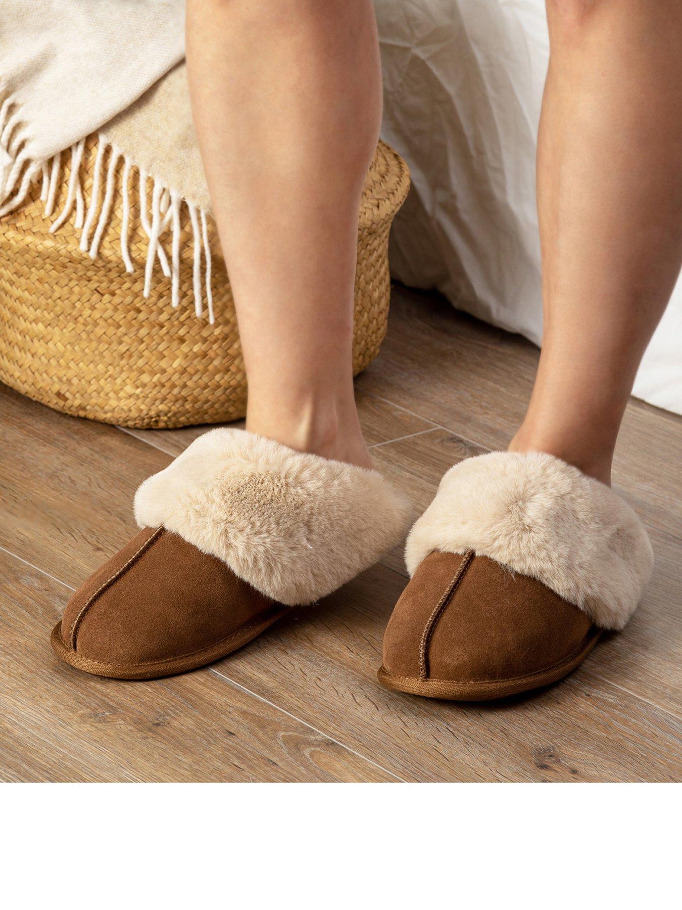 totes-isotoner-ladies-mule-slipper-with-fur-cuff-light-brownstillFront