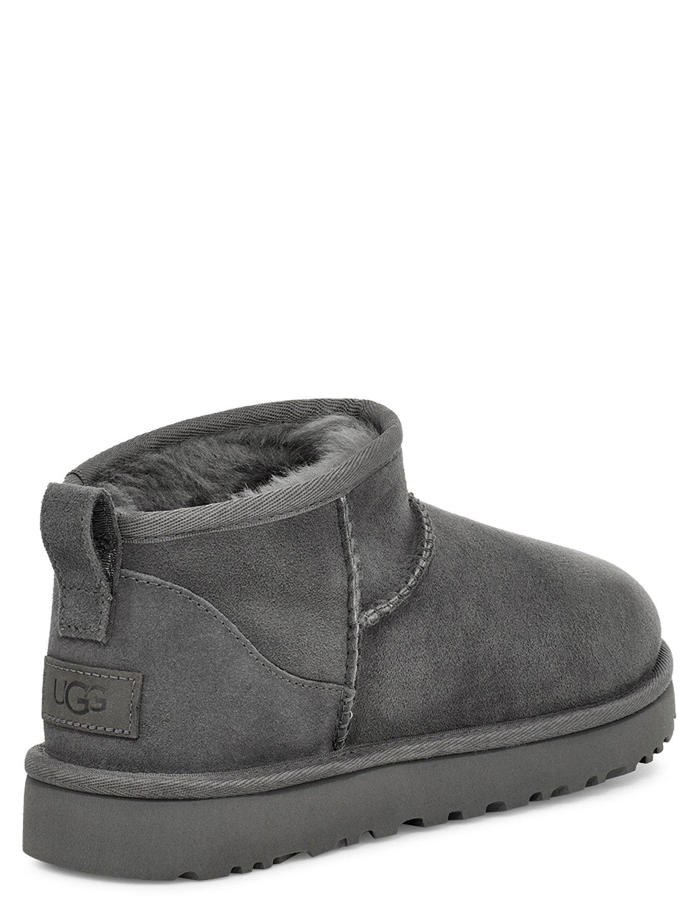 ugg-classic-ultra-mini-boots-greyoutfit