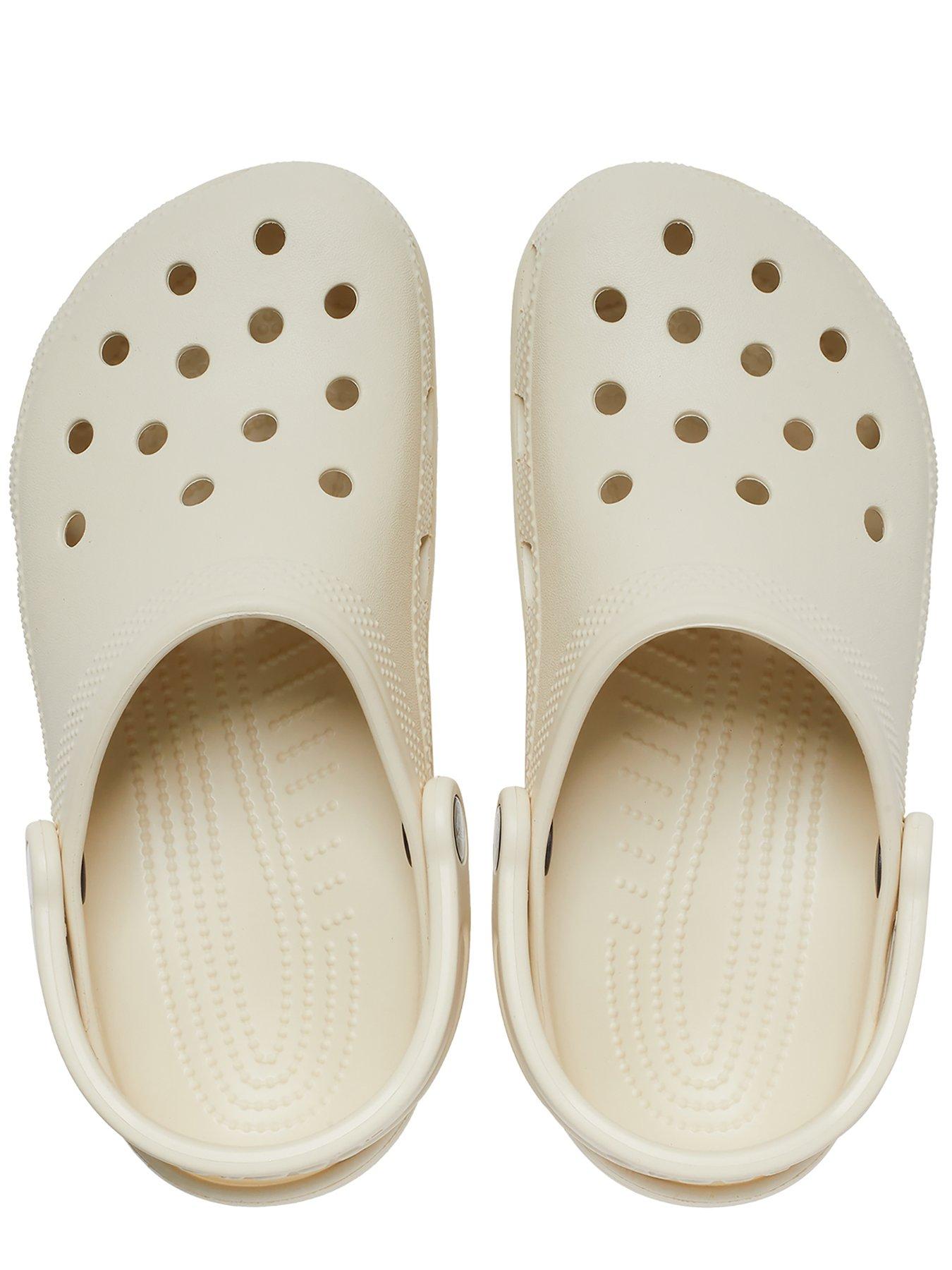 crocs-classic-clog-boneoutfit