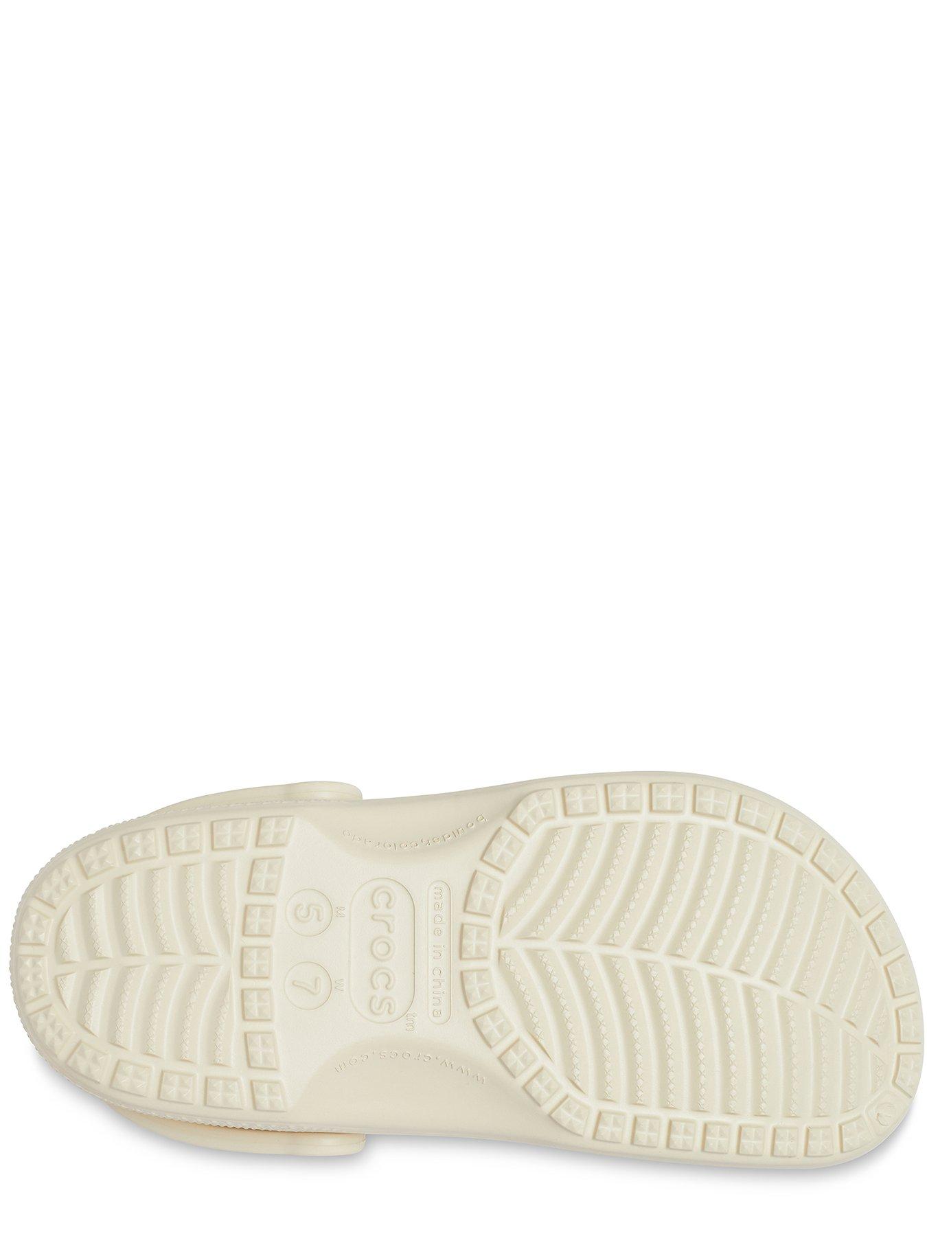 crocs-classic-clog-creamdetail