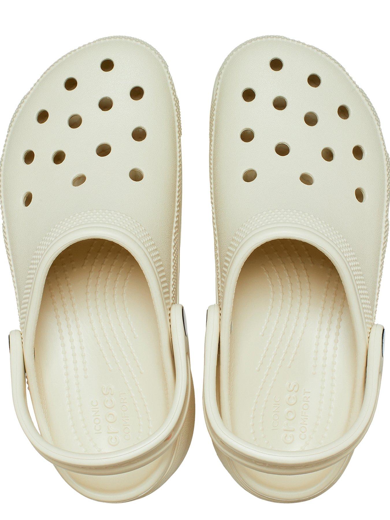 crocs-classic-crocs-platform-clog-wedge-boneoutfit