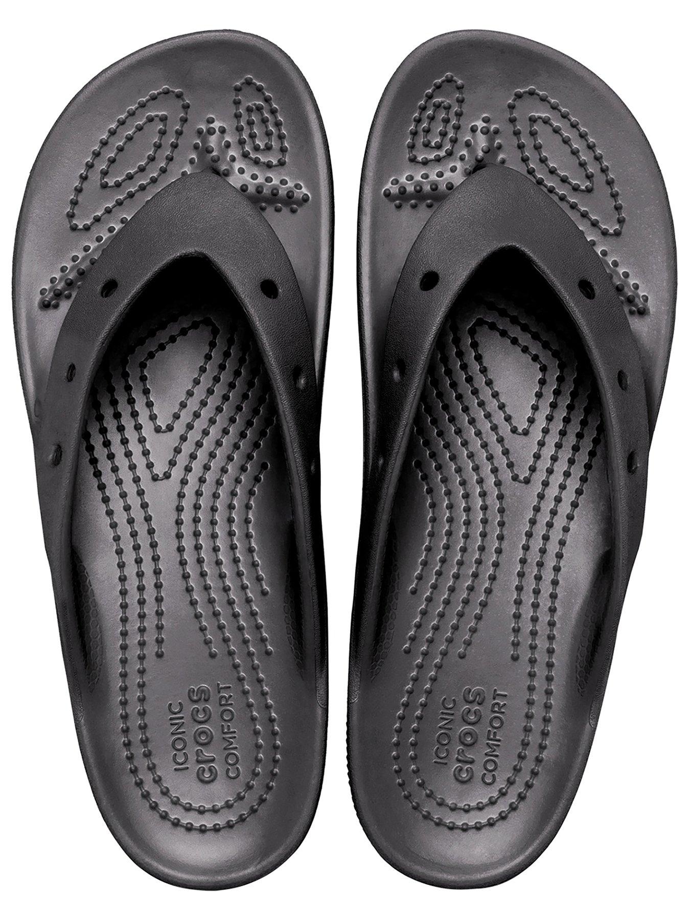 crocs-classic-crocs-platform-flip-wedge-blackoutfit