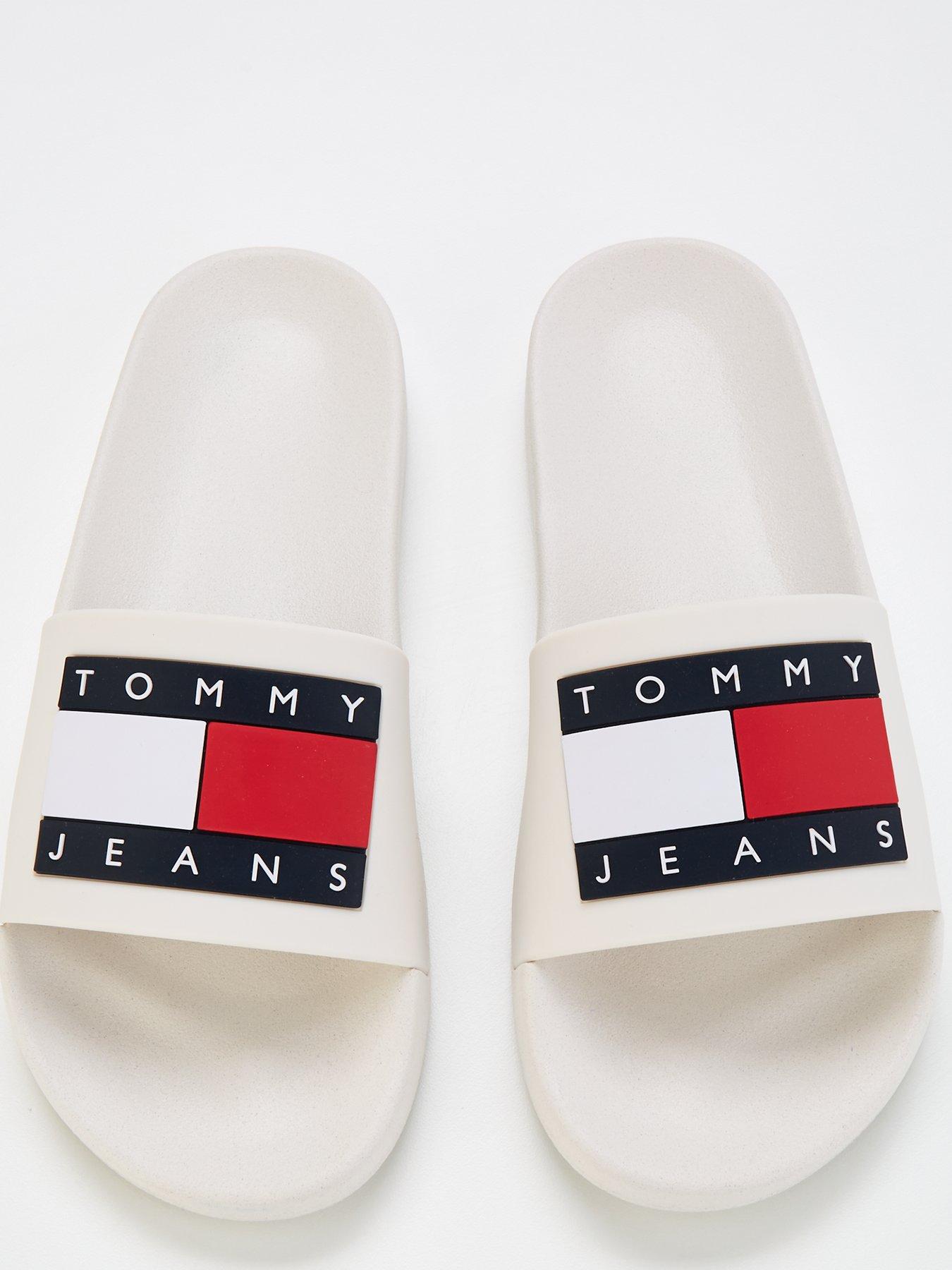 tommy-jeans-flag-slide-whiteoutfit