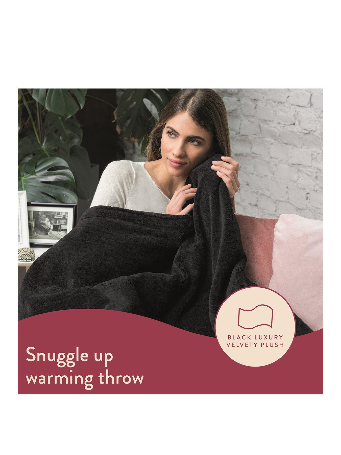 dreamland-snuggle-up-large-electric-warming-throw-blackstillFront