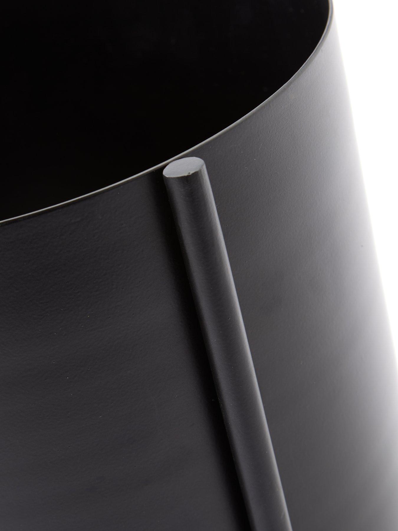the-very-collection-standing-metal-planter-blackdetail