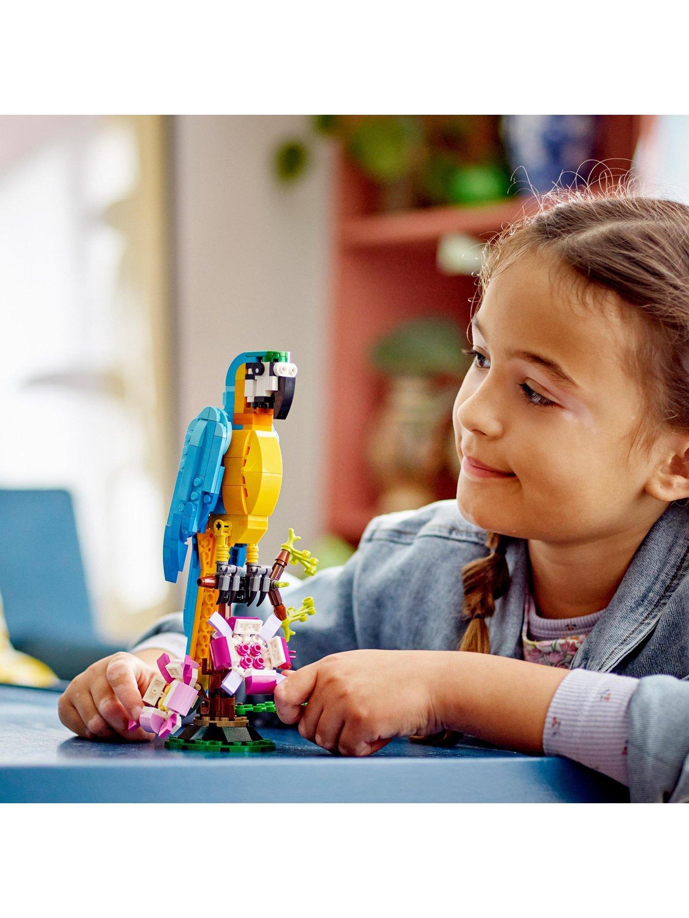 Image 6 of 8 of LEGO Creator 3-in-1 Exotic Parrot Building Set 31136
