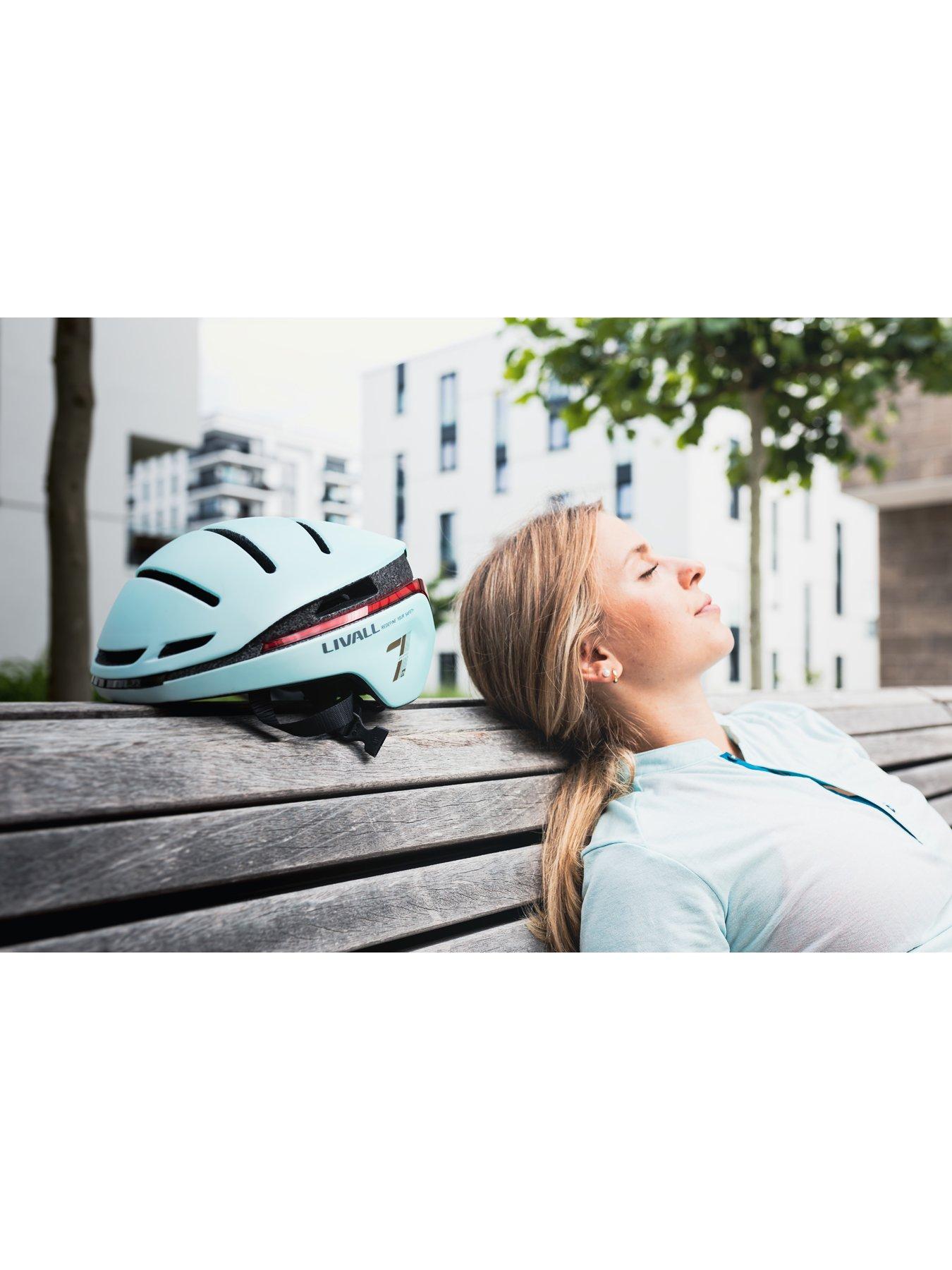 livall-evo21-helmet-mint-medium-54-58cmoutfit