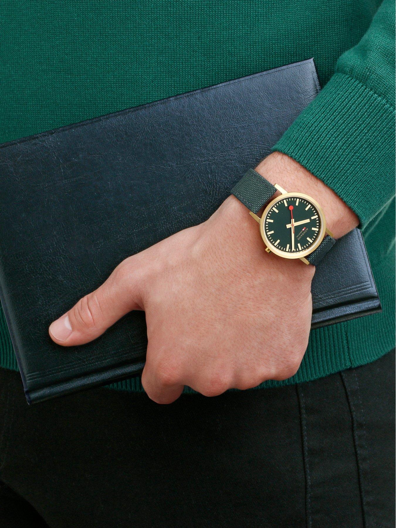 mondaine-classic-golden-36mm-case-forest-green-watchback