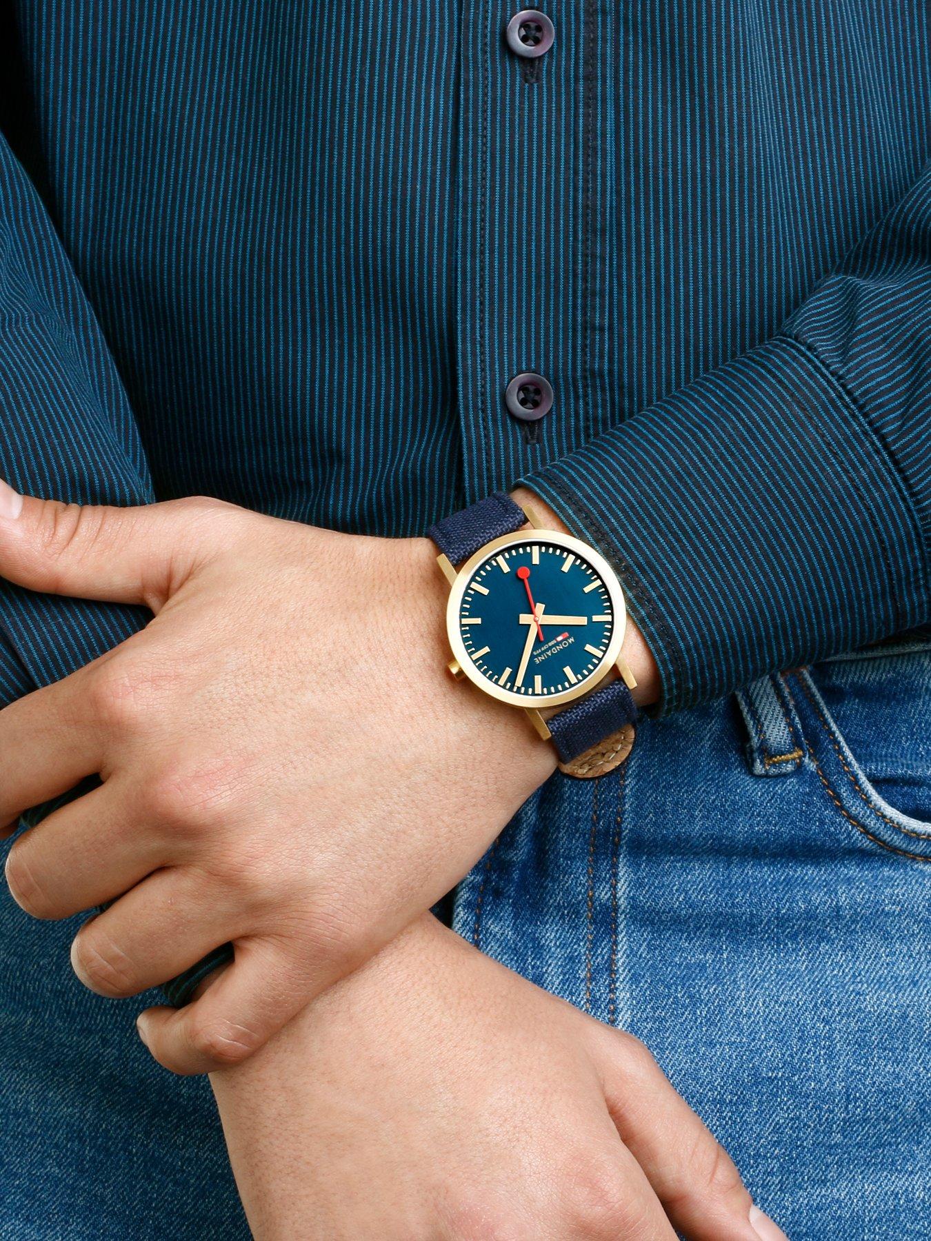 mondaine-classic-golden-40mm-case-deep-ocean-blue-watchback