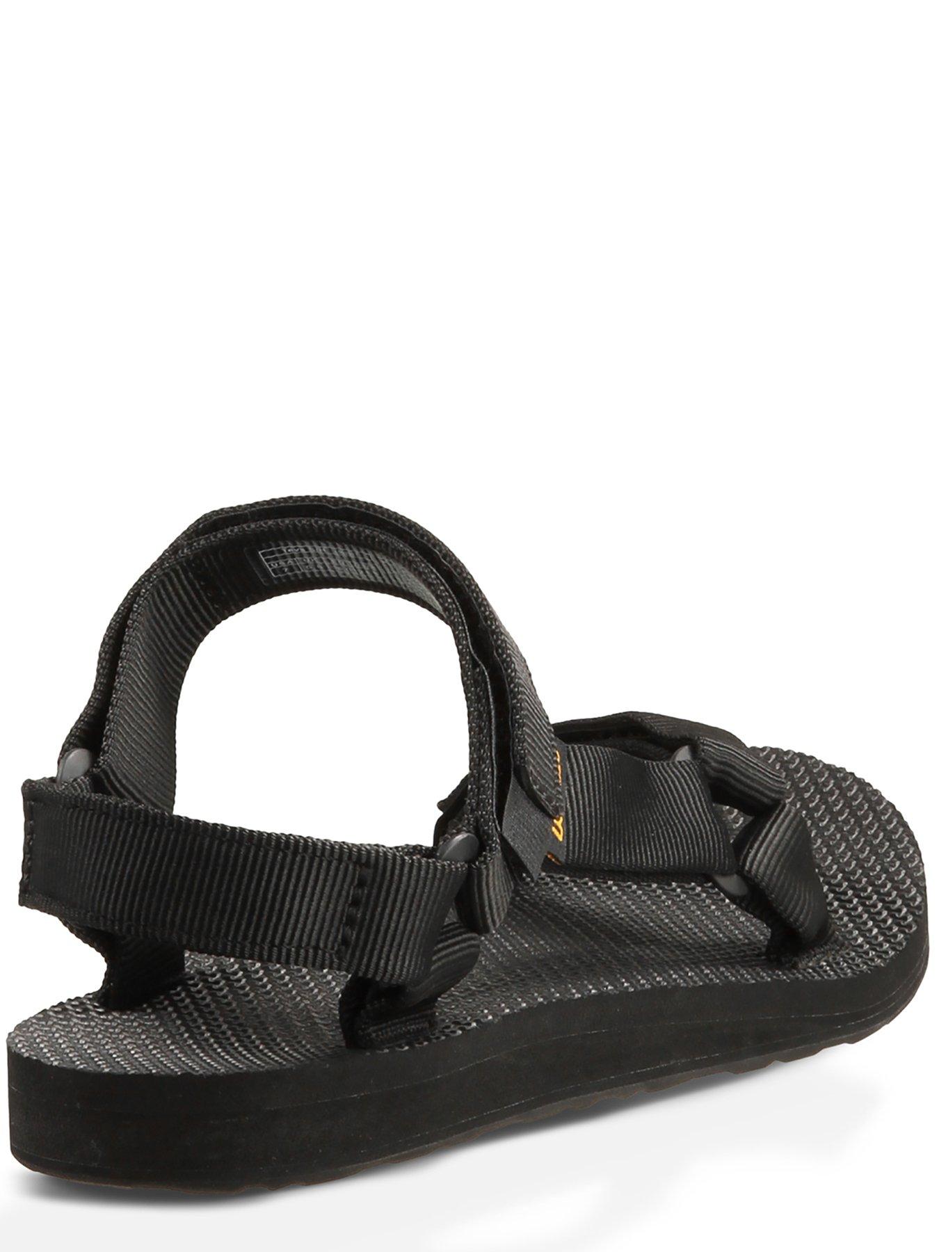 teva-original-universal-blackoutfit