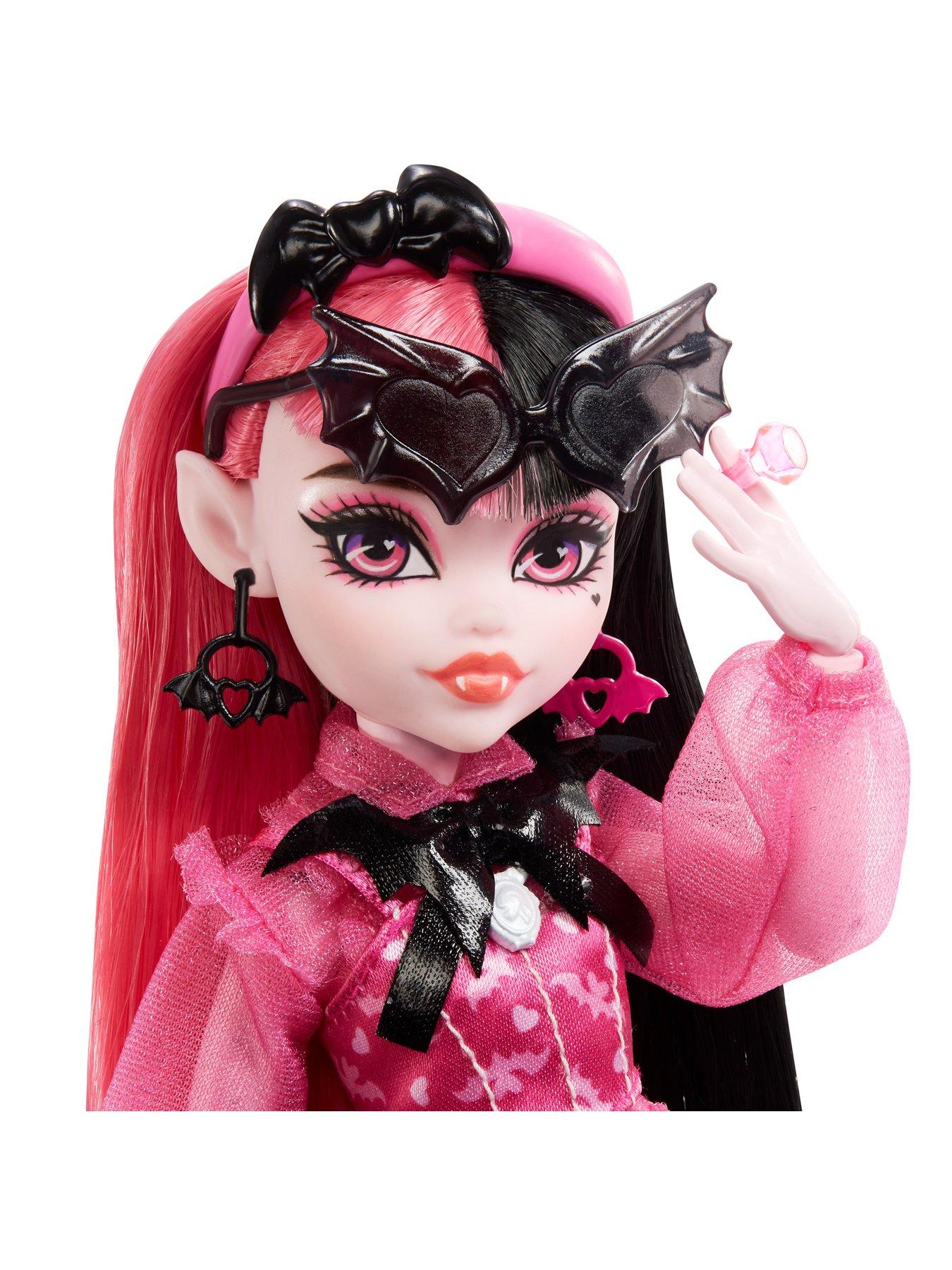 monster-high-monster-high-draculaura-doll-and-accessoriesdetail