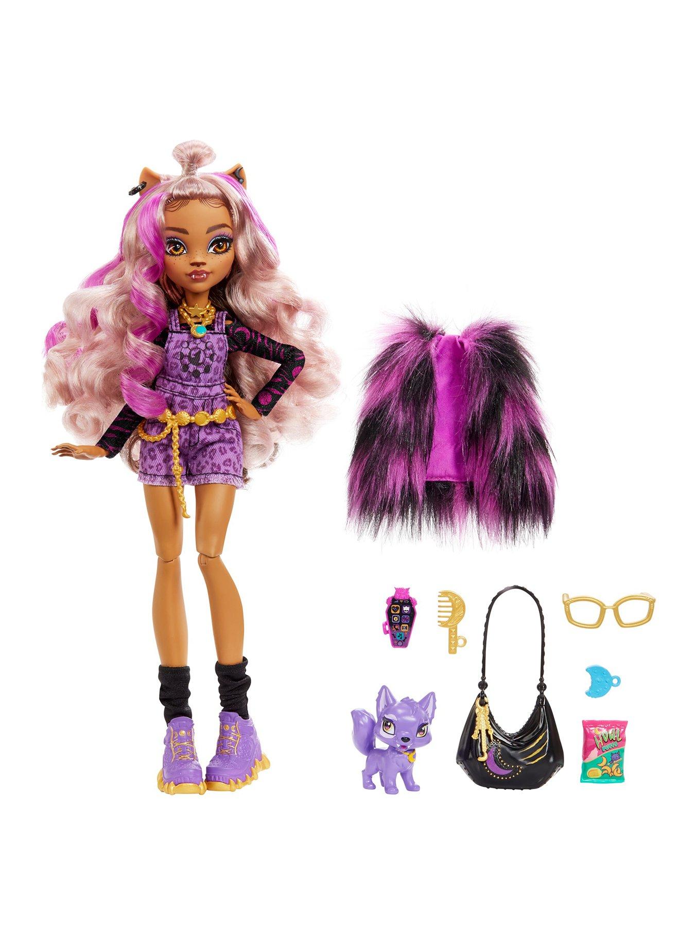 Monster High Clawdeen Wolf Boutique Dress-Up Studio with doll