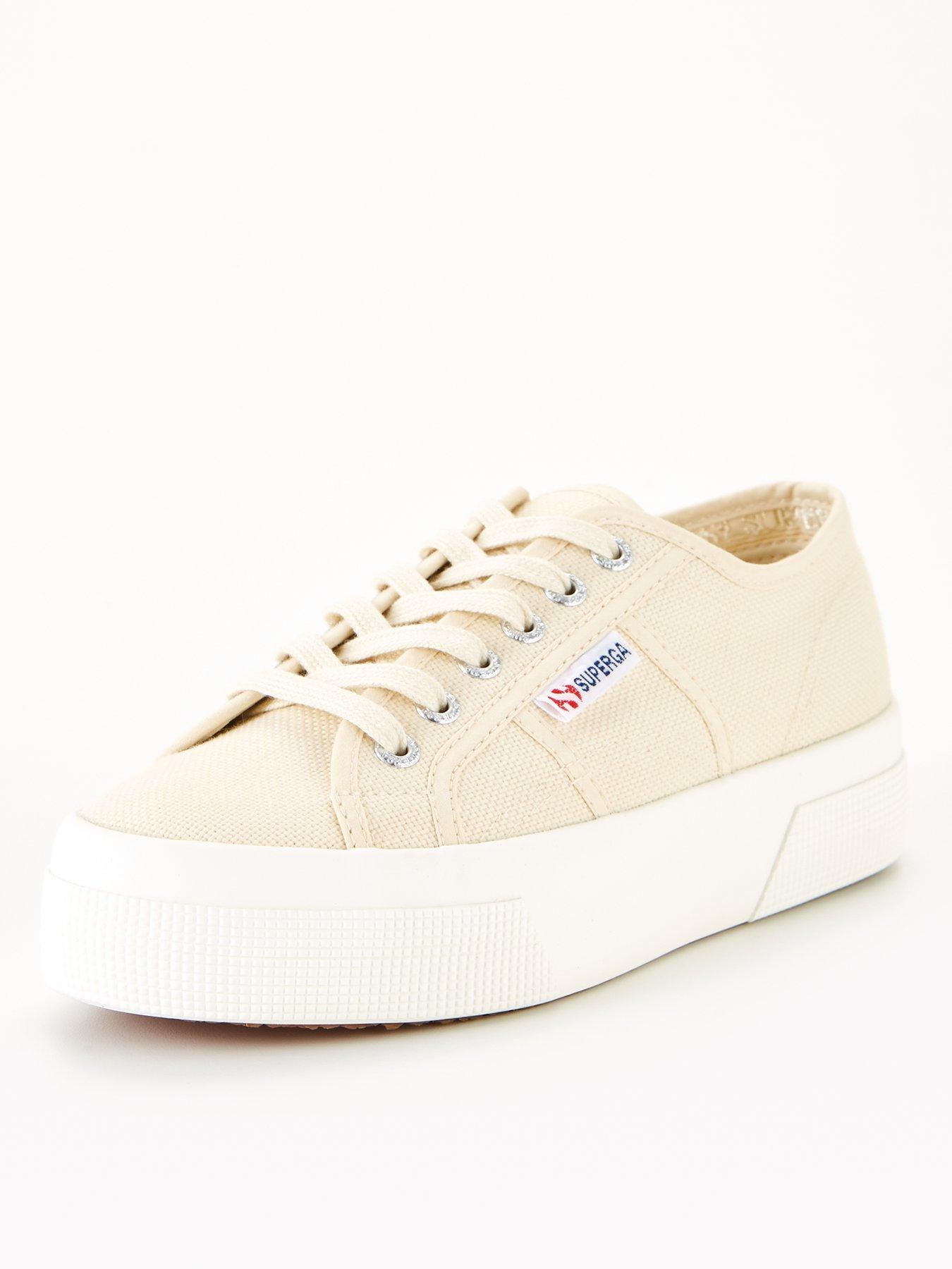 Superga cheap plimsolls white