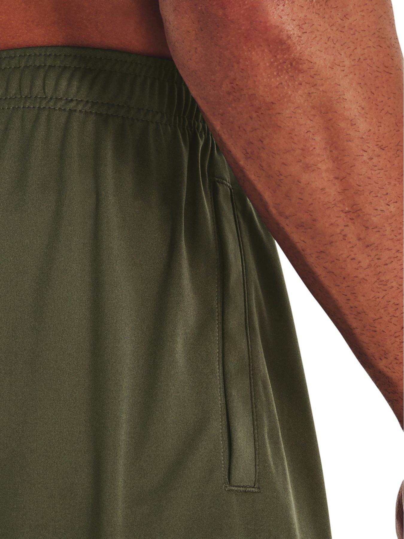 under-armour-training-tech-graphic-short-khakioutfit