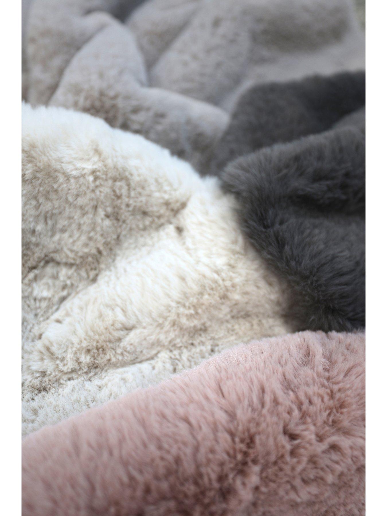 very-home-luxury-faux-fur-rug-doubledetail