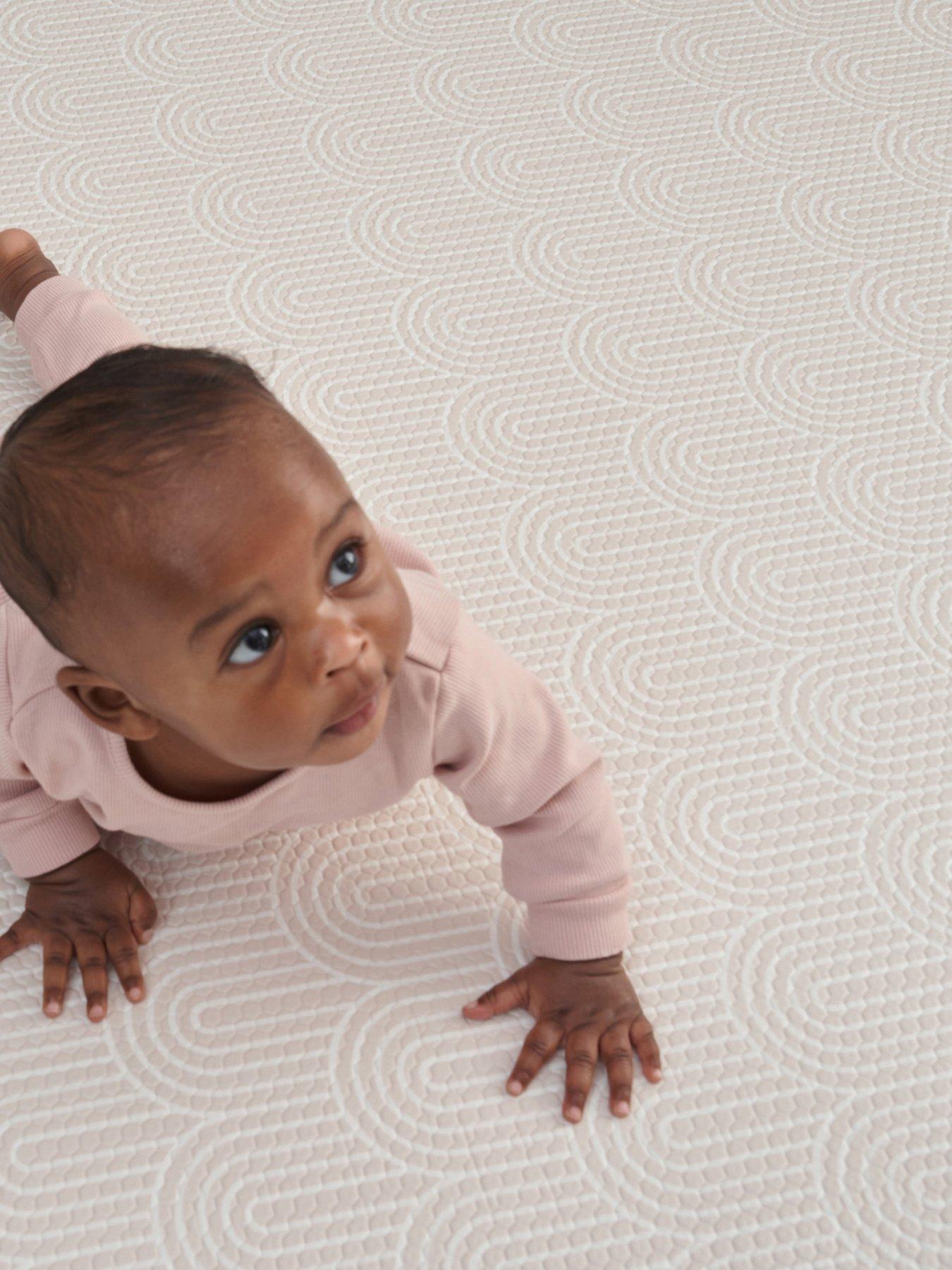 Image 4 of 6 of Tutti Bambini Luxury XL Reversible Playmat (200 x 140 cm) - Cathedral &amp; Dash - Grey