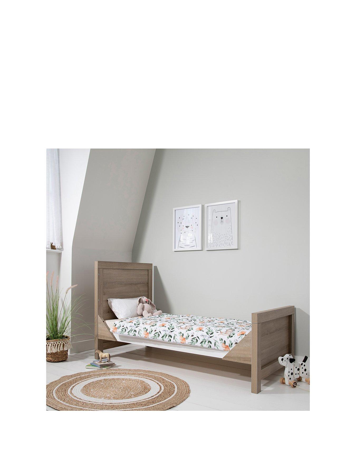 Image 3 of 7 of Tutti Bambini Modena 3 in 1 Cot bed - White/Oak