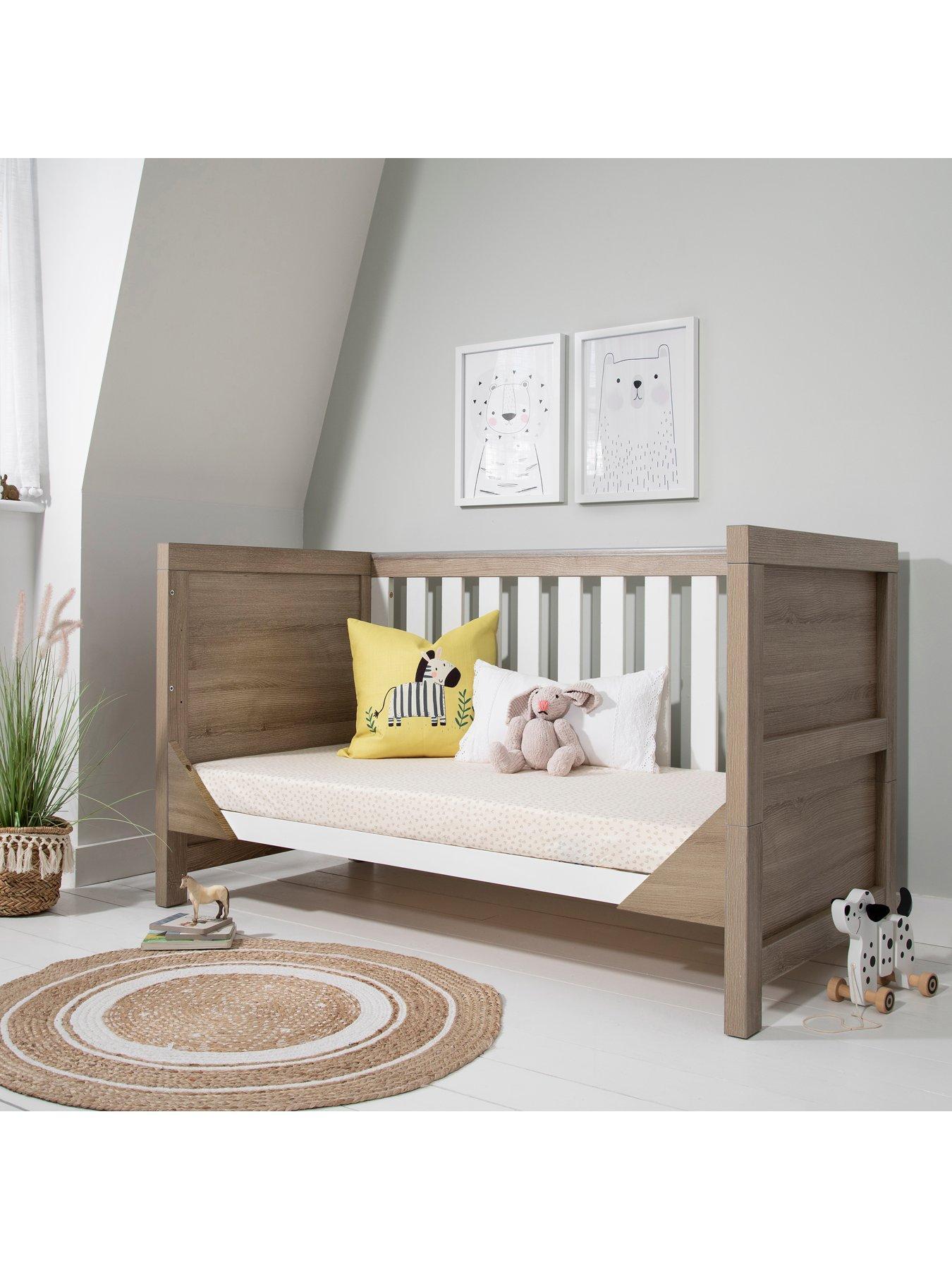 Image 4 of 7 of Tutti Bambini Modena 3 in 1 Cot bed - White/Oak