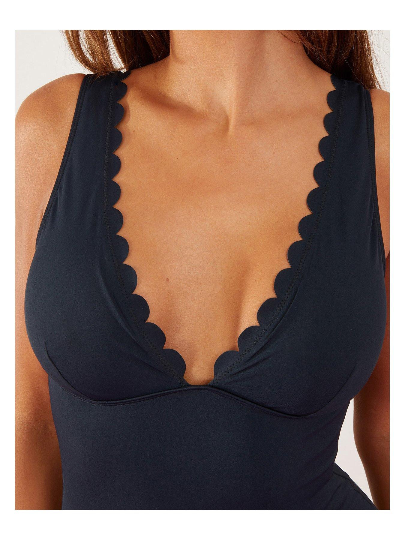 accessorize-scallop-shaping-swimsuit-blackoutfit