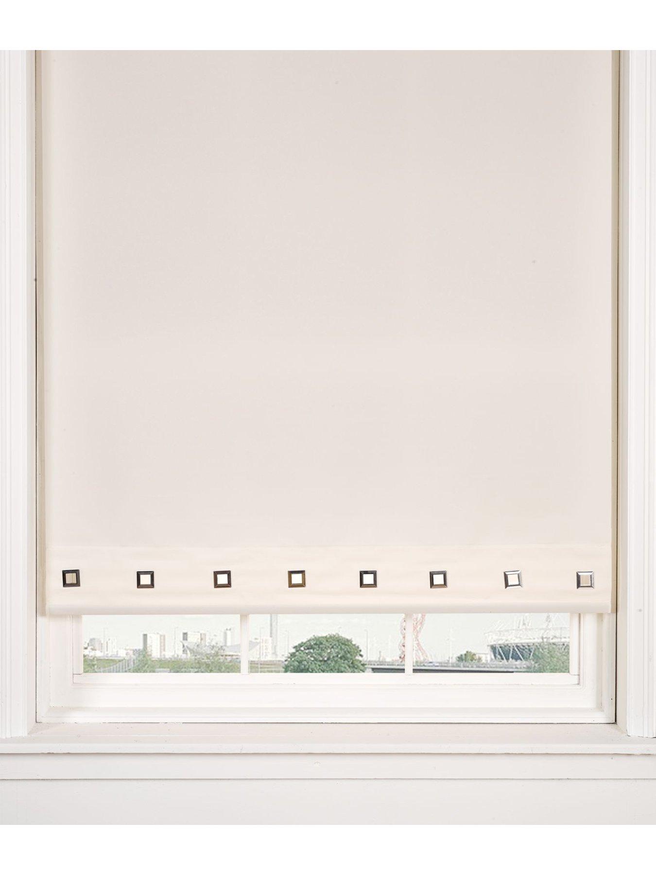 everyday-plain-eyelet-roller-blind