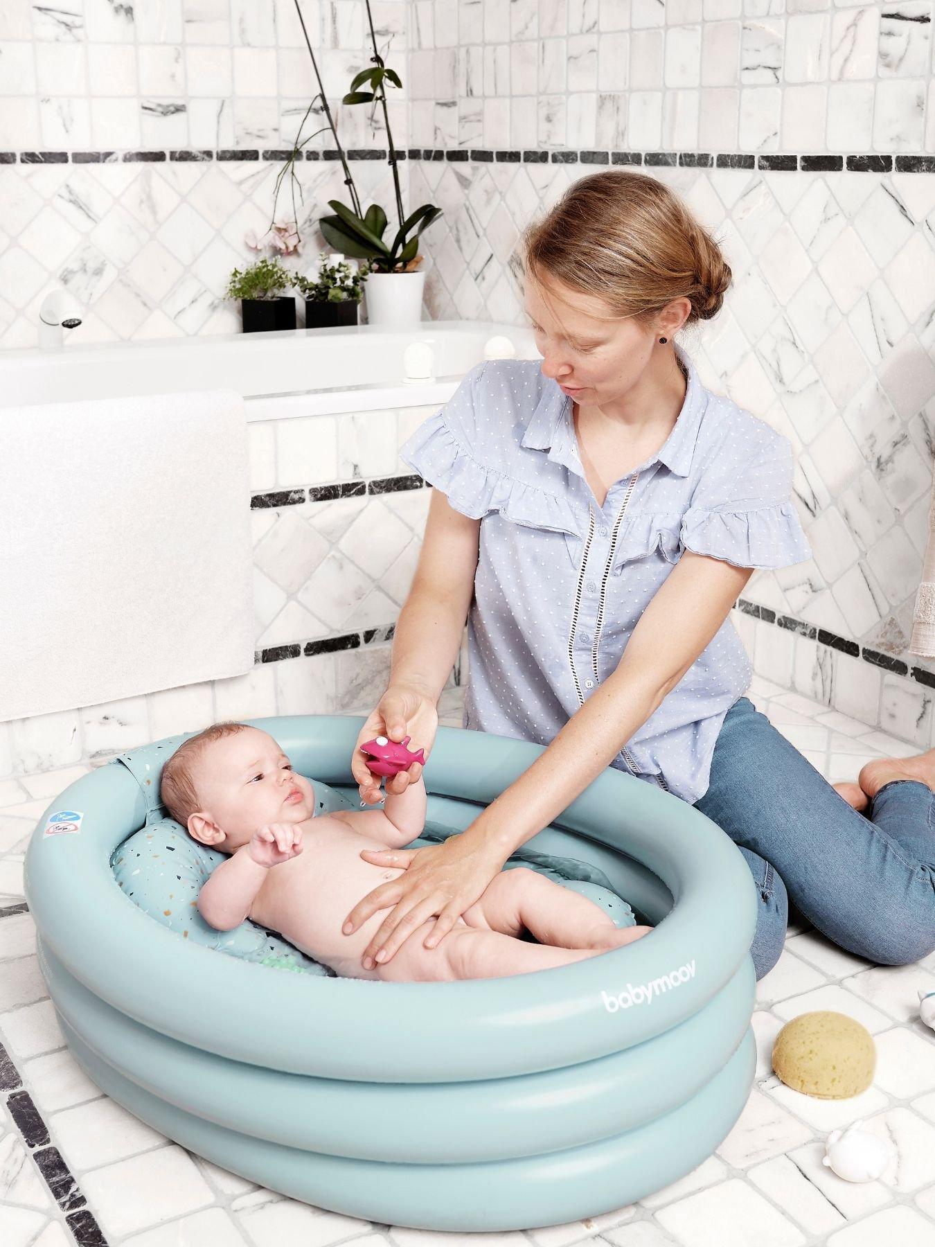 babymoov-inflatable-baby-bath-tub-paddling-pooloutfit