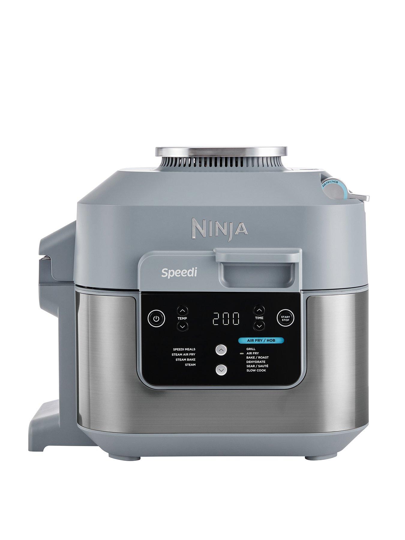 Bếp nấu ăn tiện lợi hơn bao giờ hết với NINJA Ninja Speedi 10-in-1 Rapid Cooker và Air Fryer ON400UK nhỏ nhất. Không còn lo lắng về không gian nhà bếp, bạn có thể nấu nhiều món ăn khác nhau chỉ trong một chiếc nồi duy nhất. Nhỏ gọn và hiệu suất cao, nó là lựa chọn lý tưởng cho mọi gia đình.