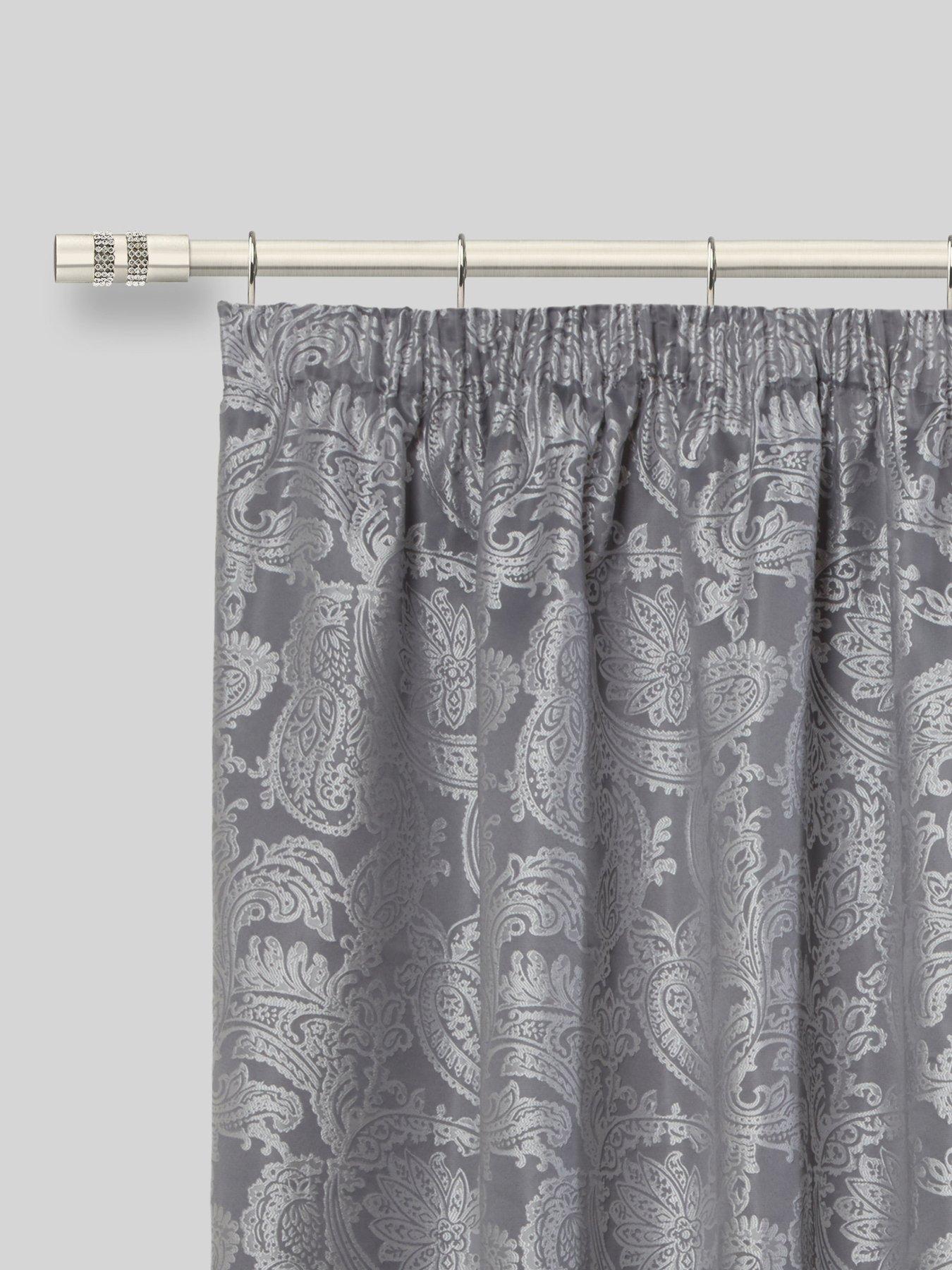 the-very-collection-extendable-curtain-pole-kit-with-diamante-finialsoutfit