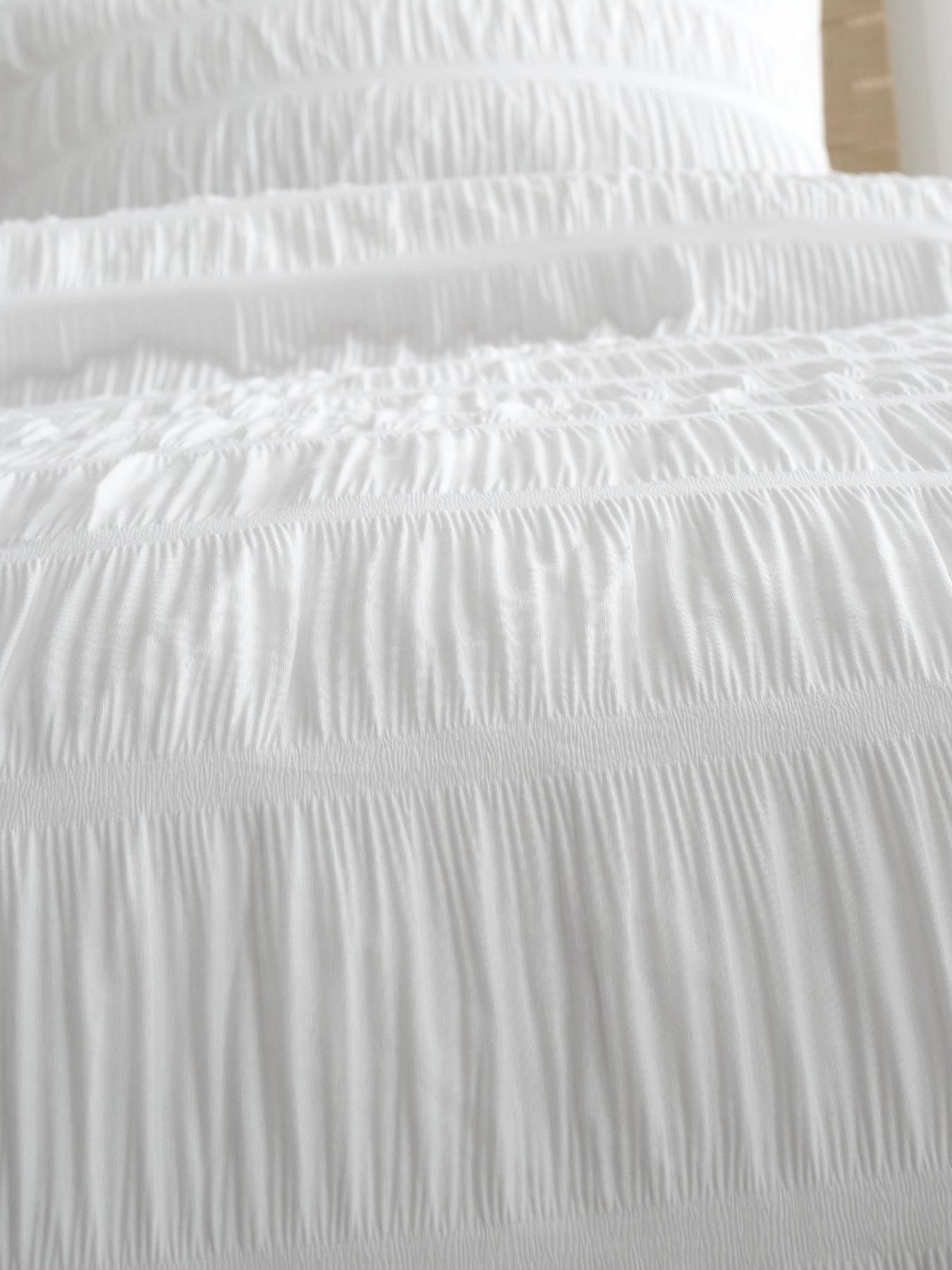 catherine-lansfield-seersucker-duvet-cover-set-in-whitedetail