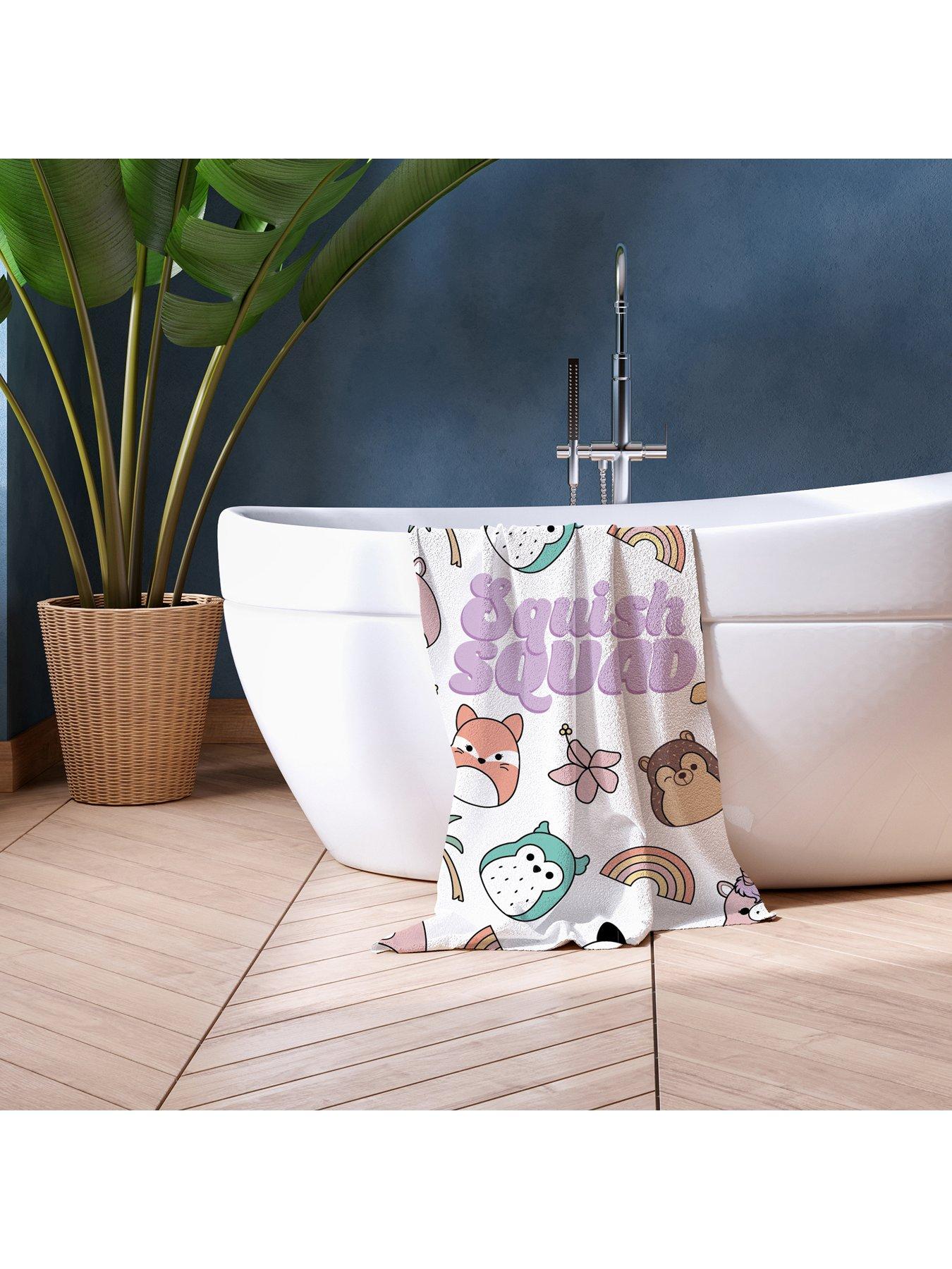 https://media.very.ie/i/littlewoodsireland/VF6TD_SQ1_0000000029_MULTI_RSr/squishmallows-squishmallows-towel.jpg?$180x240_retinamobilex2$